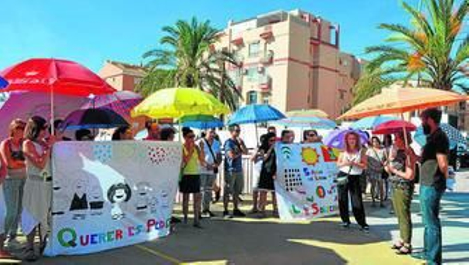 Un momento de la concentración en el patio del colegio La Leala, ayer.