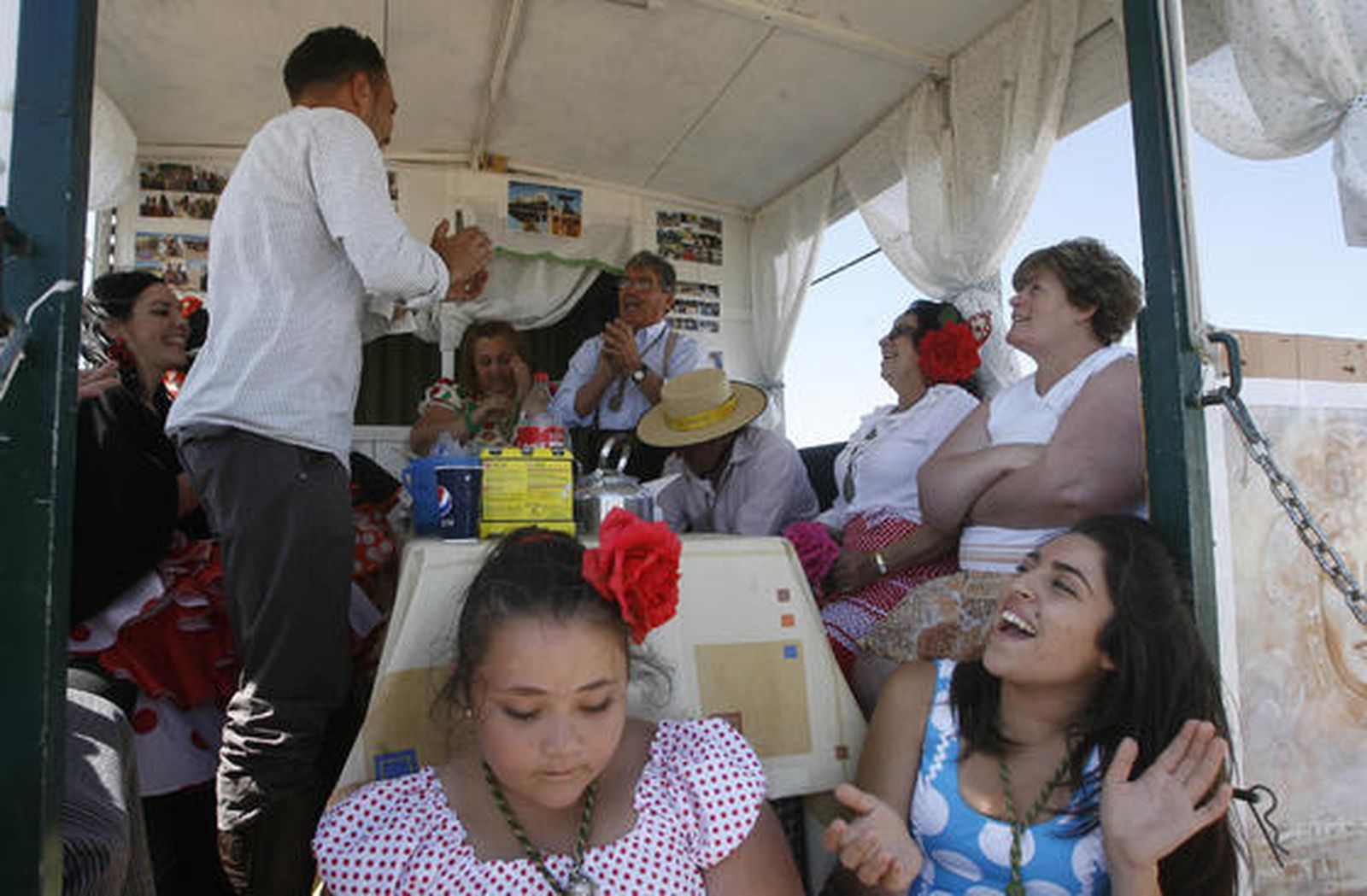 La hermandad de El Puerto cruza Bajo de Guía. 

Foto: Borja Benjumeda