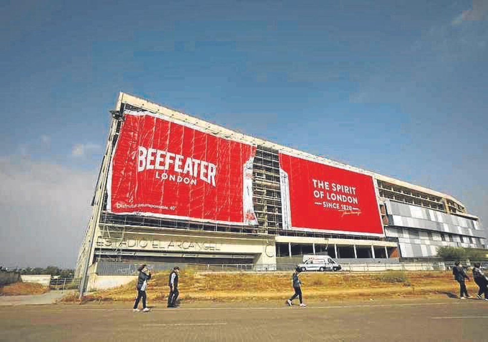 La lona del estadio.
