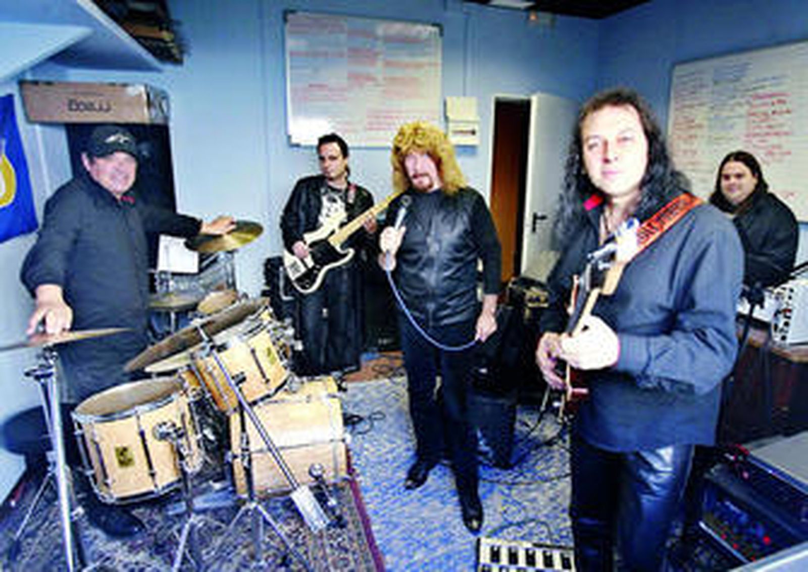 El grupo Medina Azahara, en su local de ensayo.