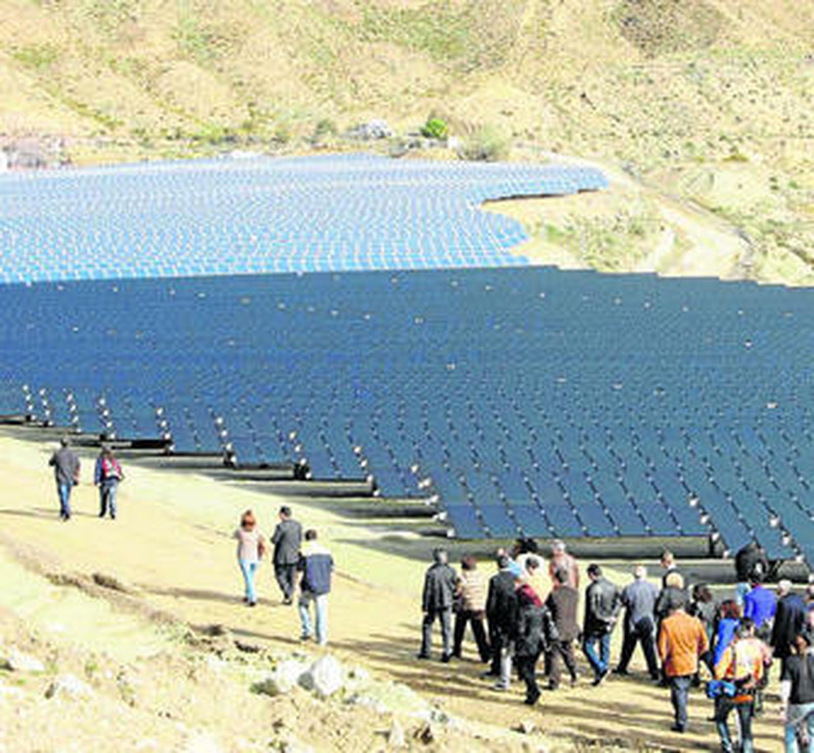 Una planta fotovoltaica en el municipio almeriense de Rioja.