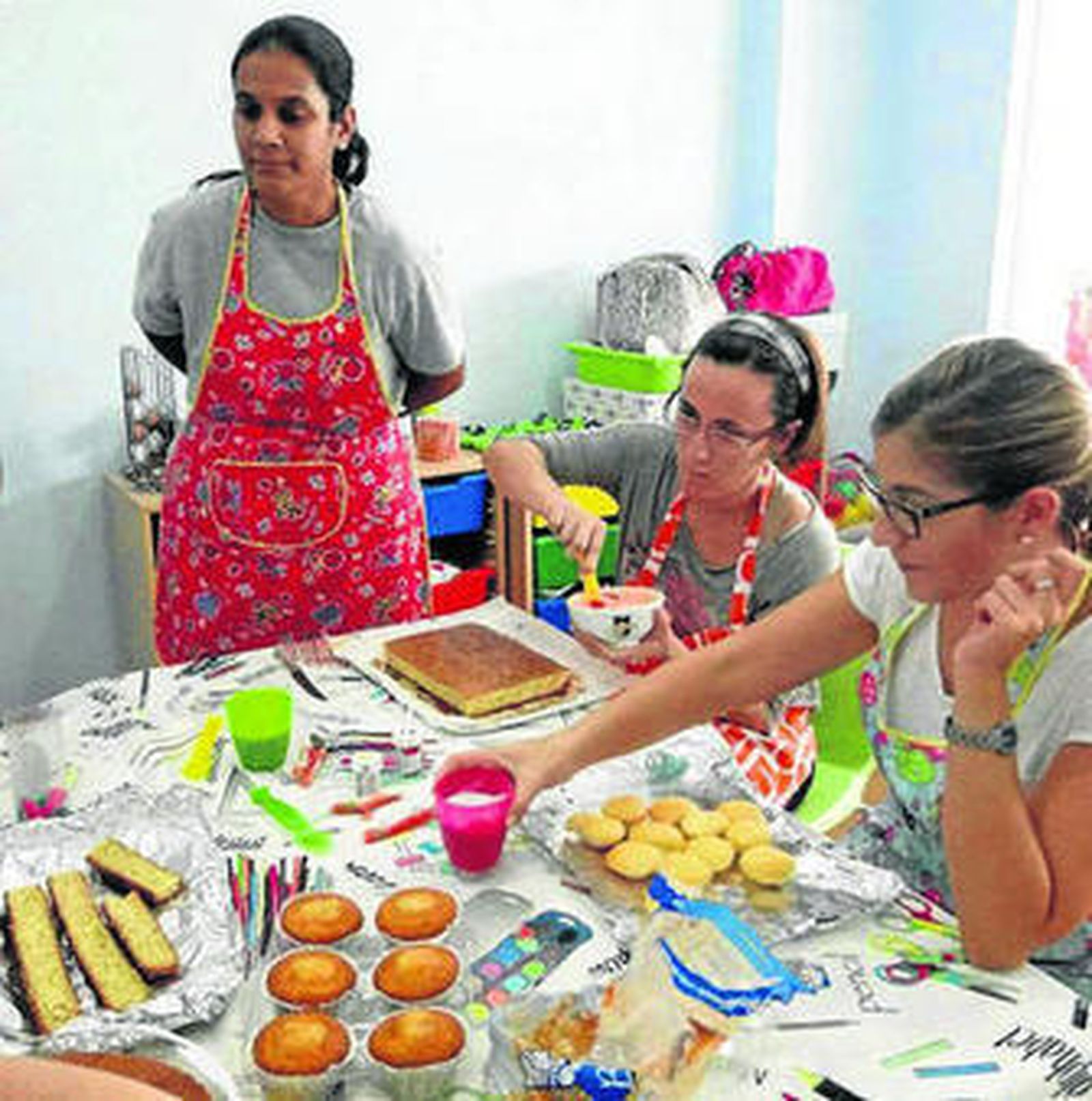 El pasado año los padres realizaron un curso de decoración de pasteles.