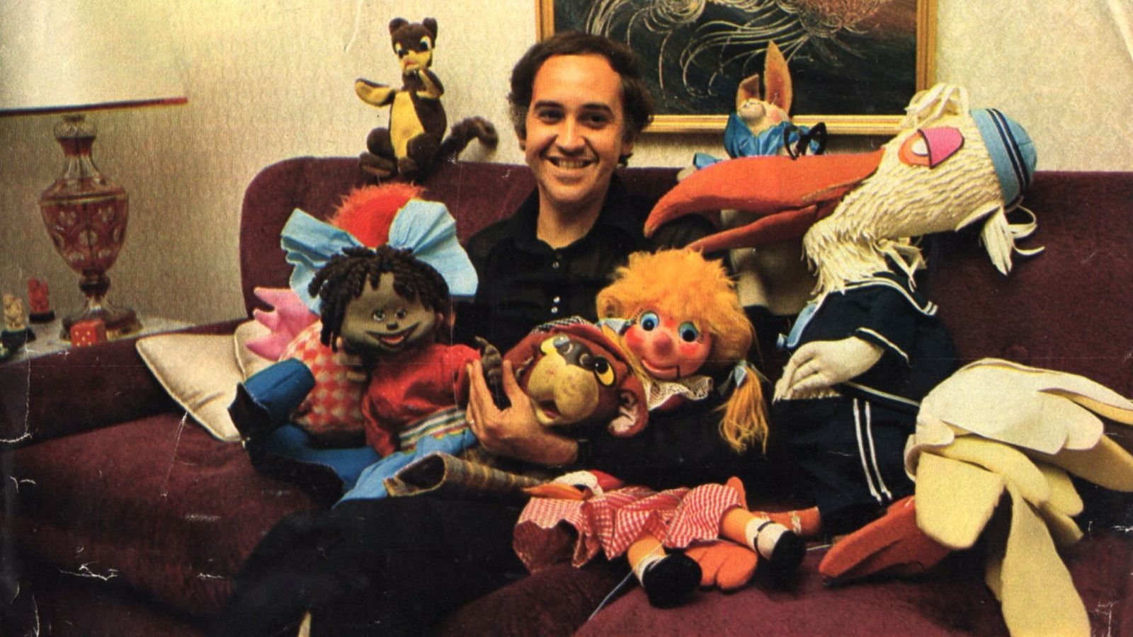 Alejanddro Milán entre sus criaturas para TVE