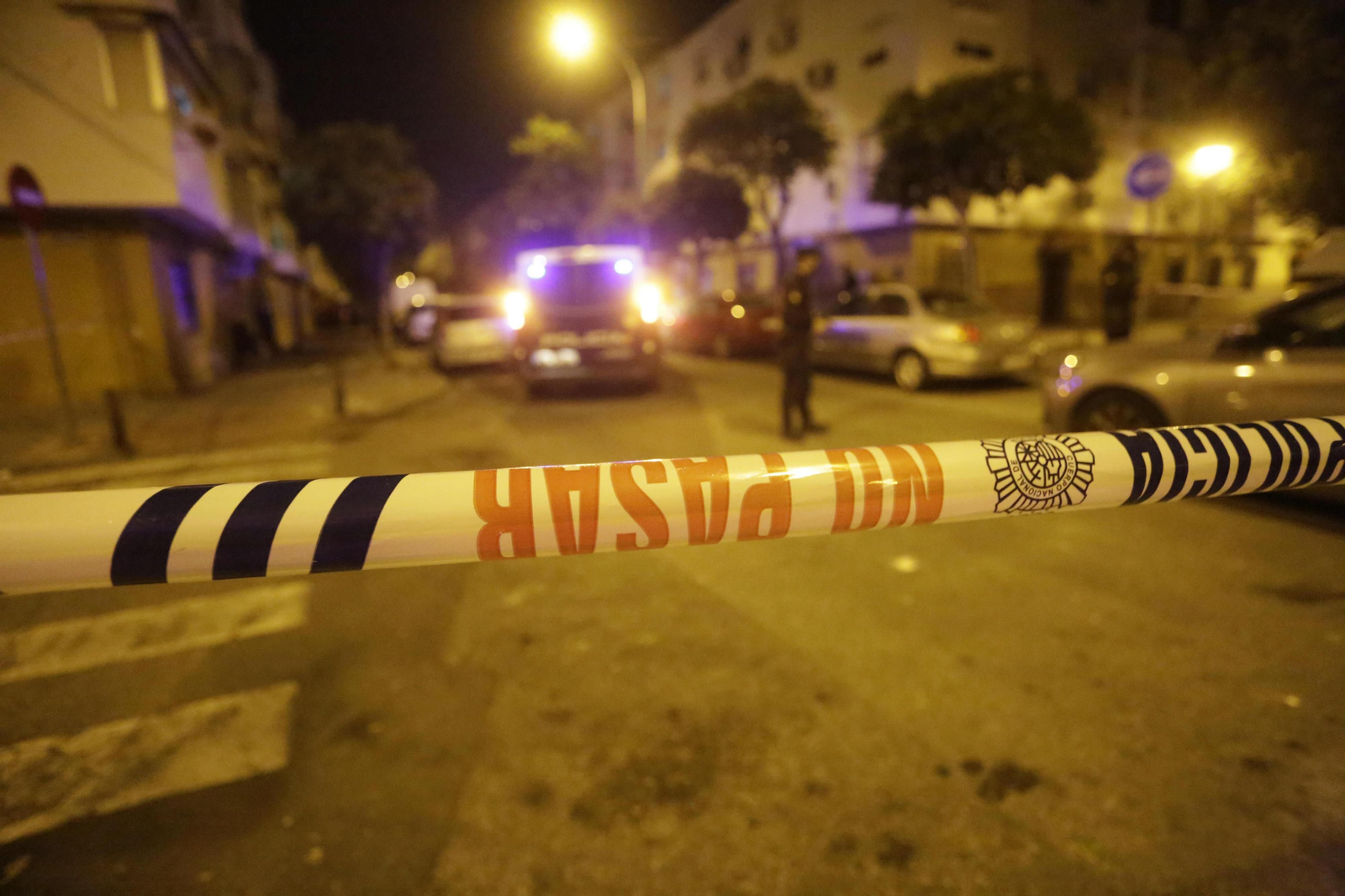 La Policía Nacional, en la calle Mejillón, donde se produjo el único homicidio del primer trimestre del año.