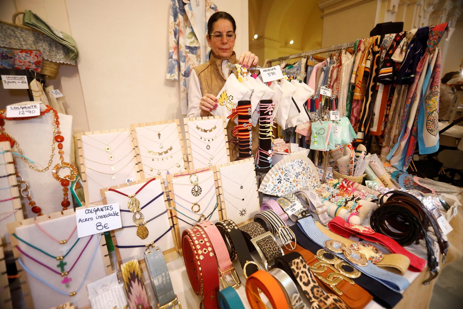 El Baratillo de Primavera de Adevida abre sus puertas, en imágenes