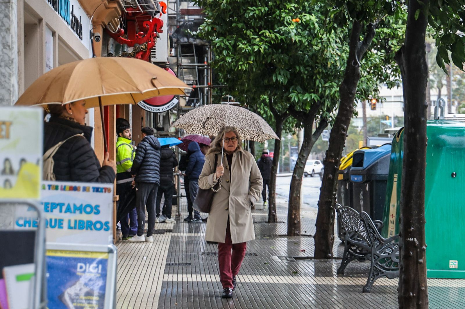 Fotografías de la mañana lluviosa en la capital