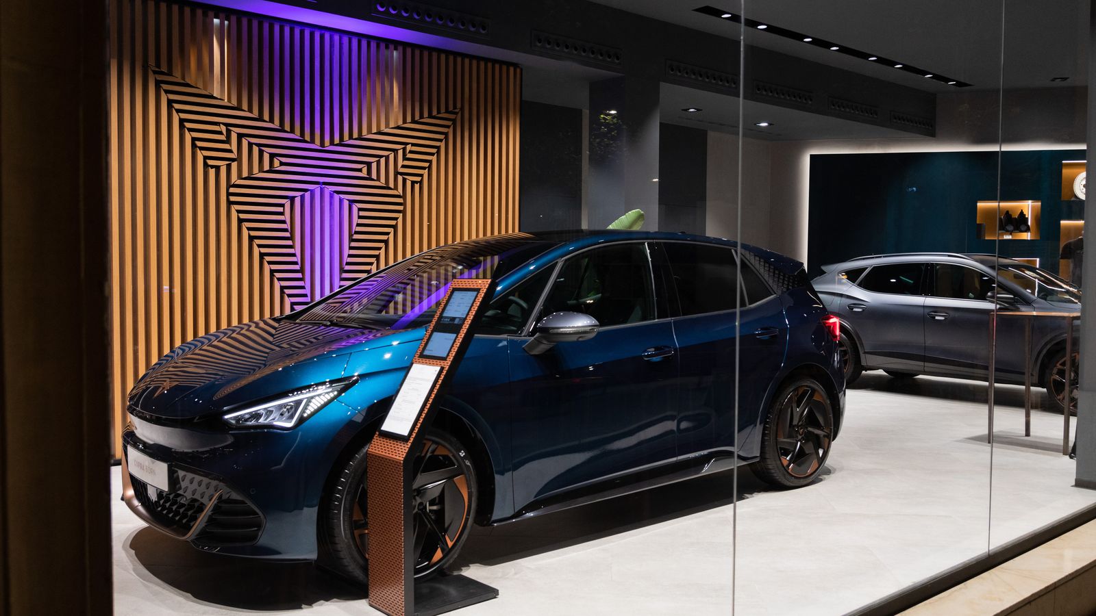 Los Cupra Garage ofrecen una experiencia única para sumergirse en el universo diferencial de la marca de SEAT, S.A: