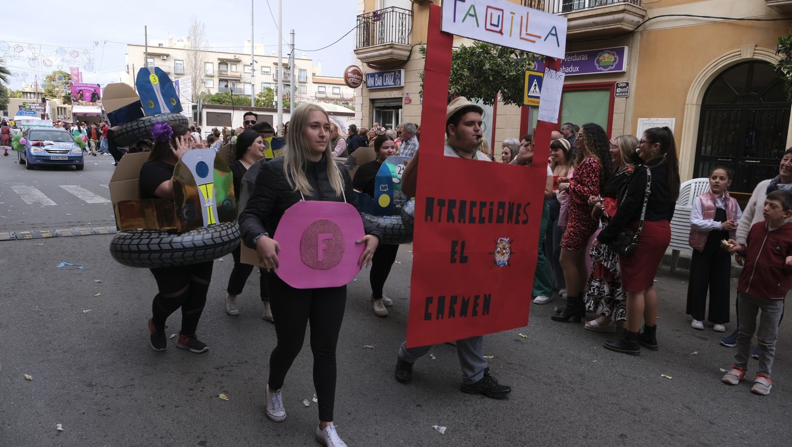 Imágenes de las carrozas de la Fiestas de San José de Benahadux