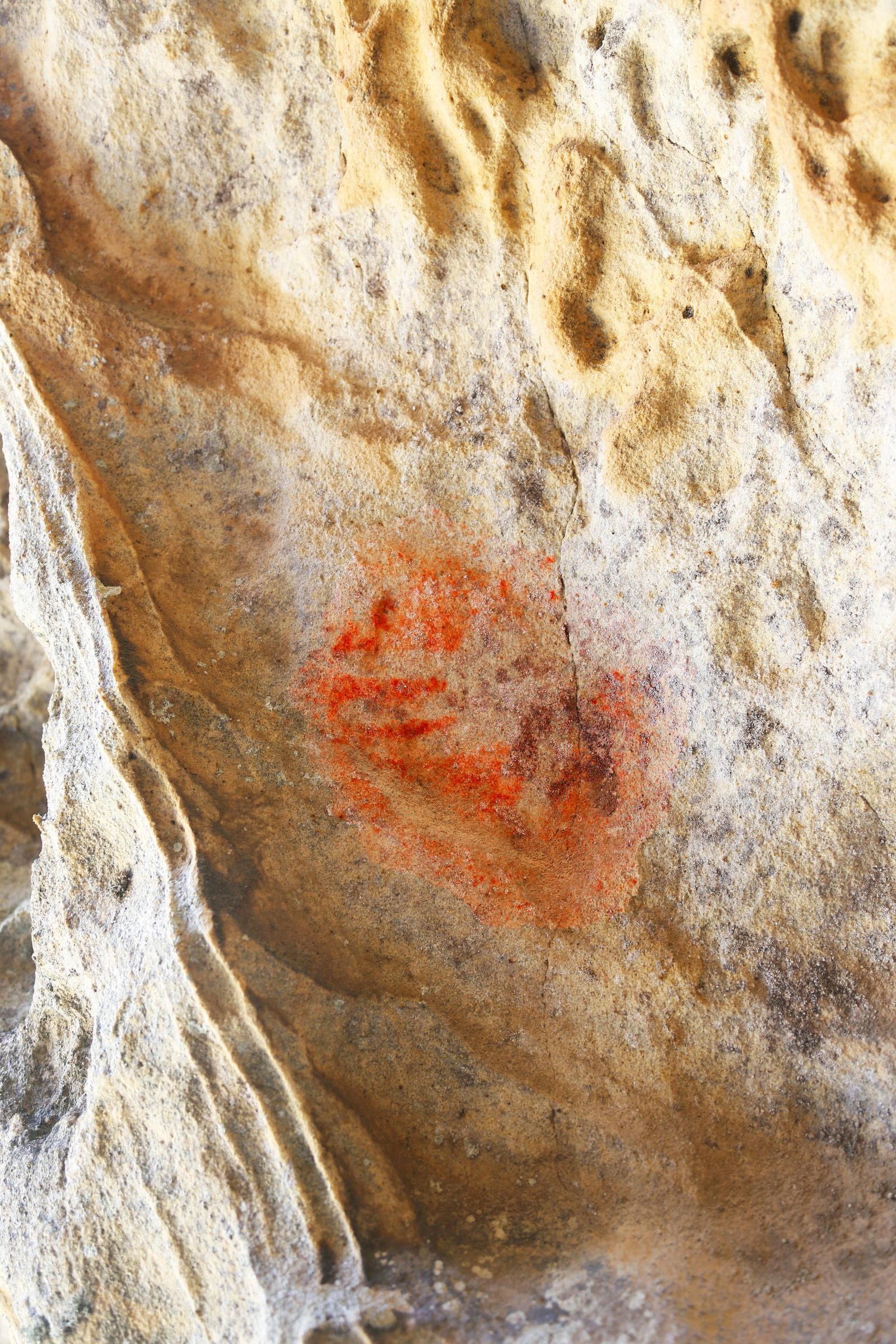 Una de las huellas de manos en la Cueva de las Estrellas.