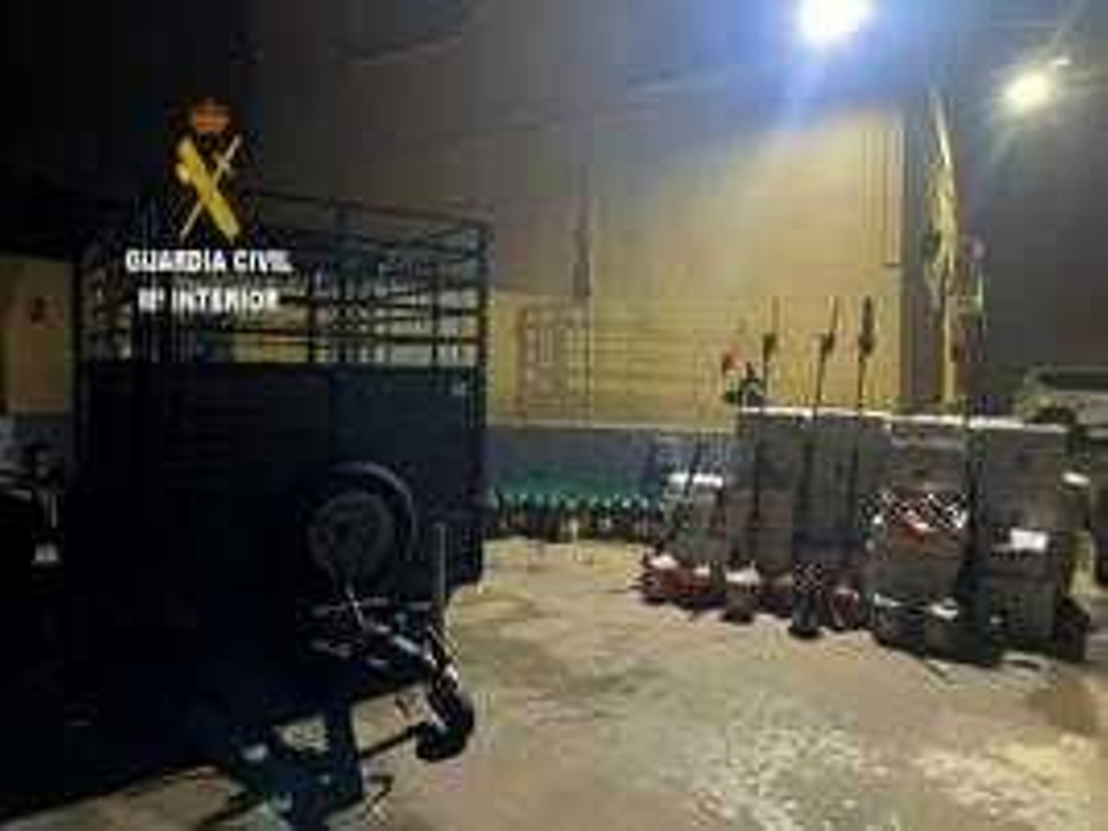 La Guardia Civil recupera en Lora del Río un remolque sustraído con 1.800 litros de aceite de oliva