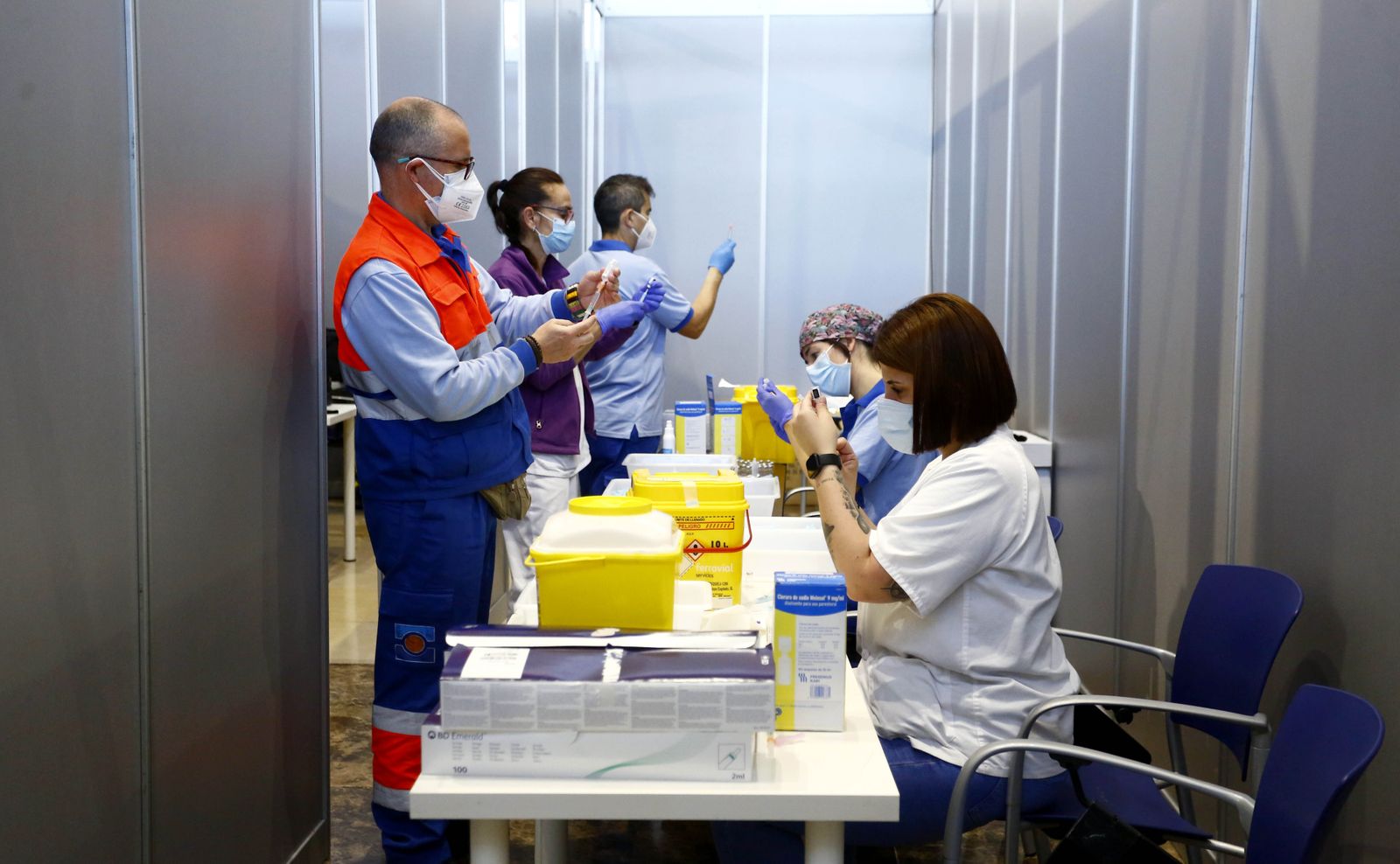 La vacunación del Palacio de Ferias de Málaga, en fotos