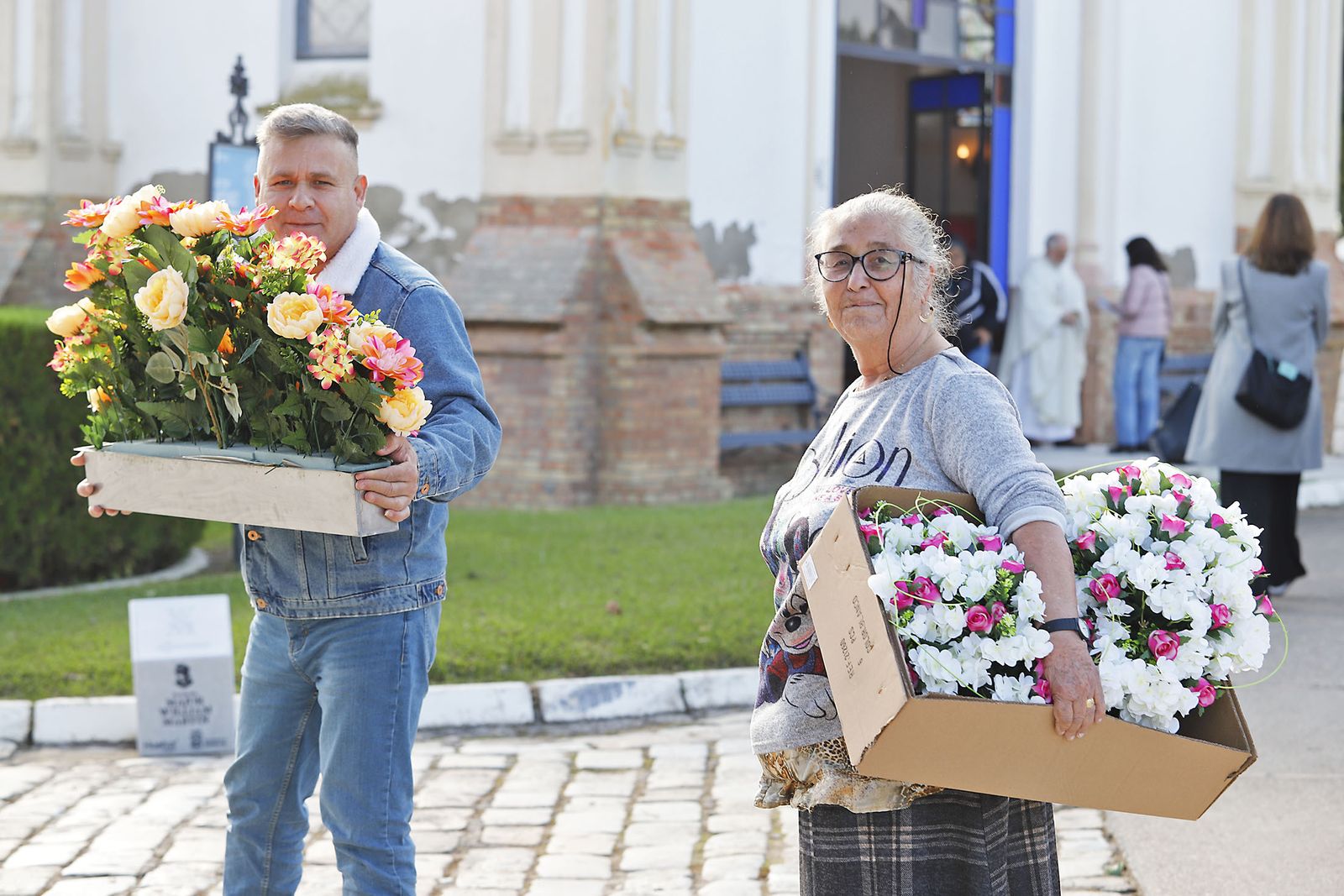 Imágenes del Día de Todos los Santos en el cementerio de la Soledad de Huelva