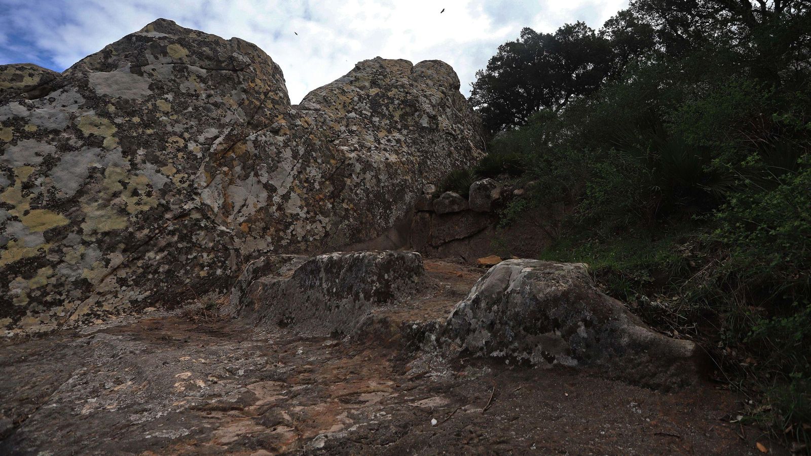 Restos del asentamiento en la zona de la Silla del Papa.