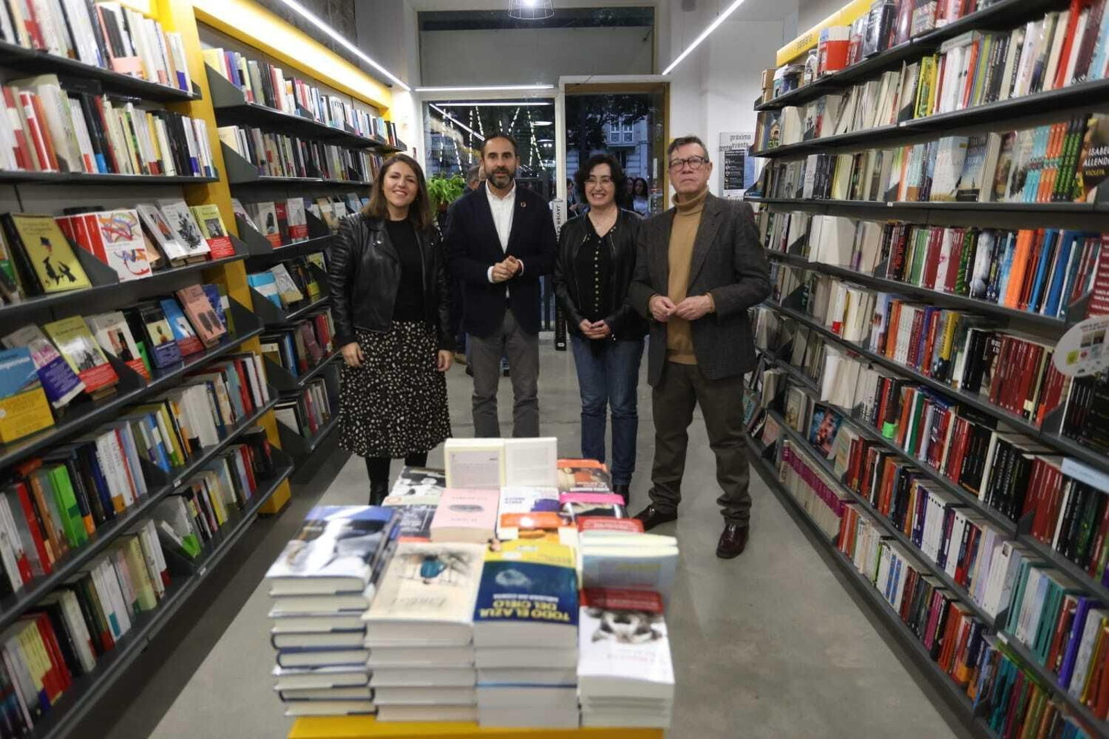 Laura Teruel, Daniel Pérez, Maribel Brenes y Juan Luis Valenzuela en el coloquio sobre Memoria Histórica. Laura Teruel, Daniel Pérez, Maribel Brenes y Juan Luis Valenzuela en el coloquio sobre Memoria Histórica.
