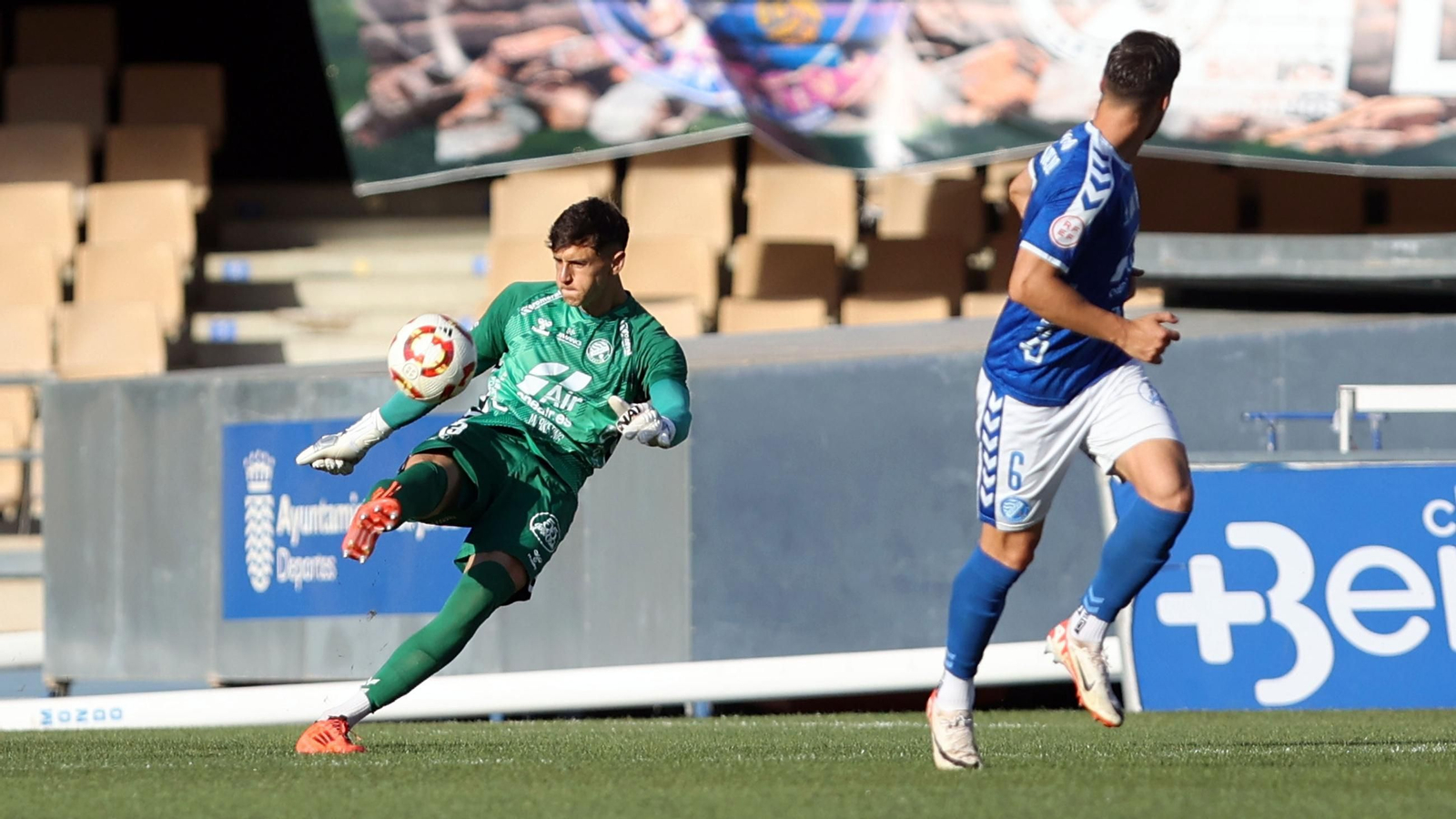 Imágenes del Xerez DFC contra el Don Benito en Chapín