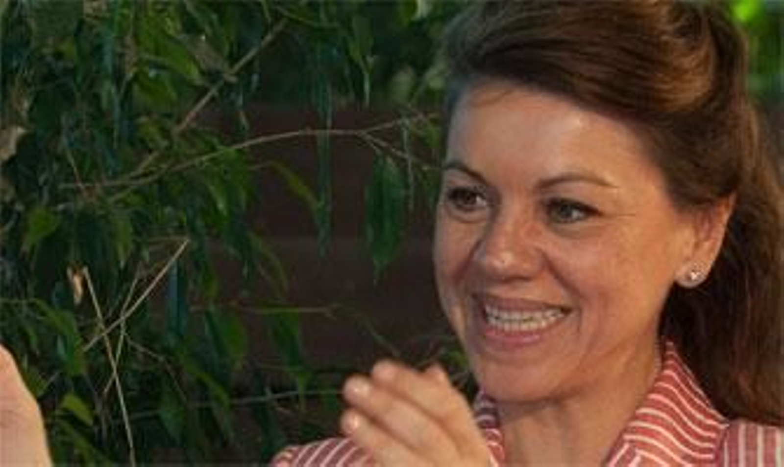 Cospedal afirma que "ya se ve la luz al final del túnel"