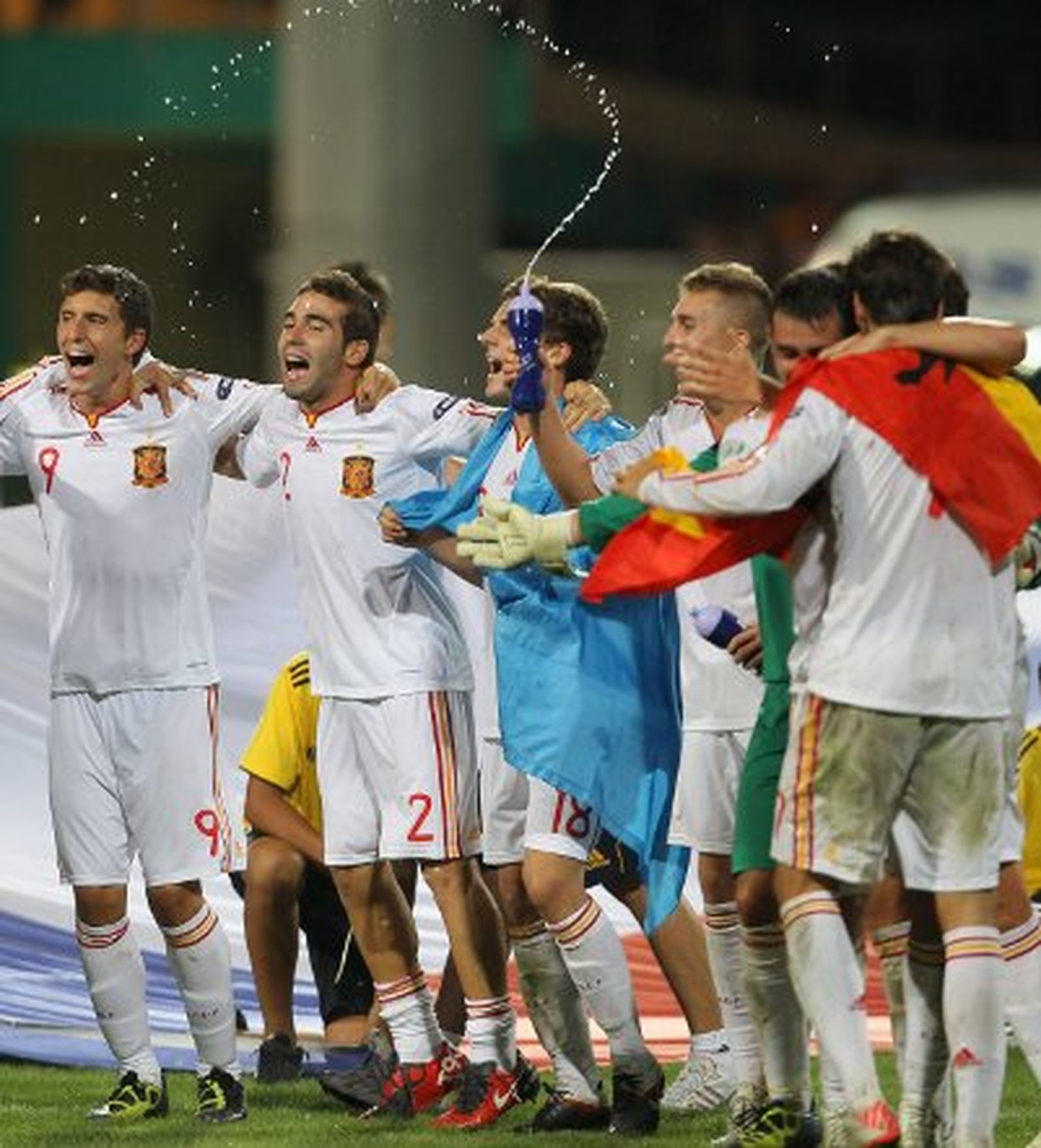 IU de Asturias dice que "los fachas están crecidos" tras el incidente con la bandera