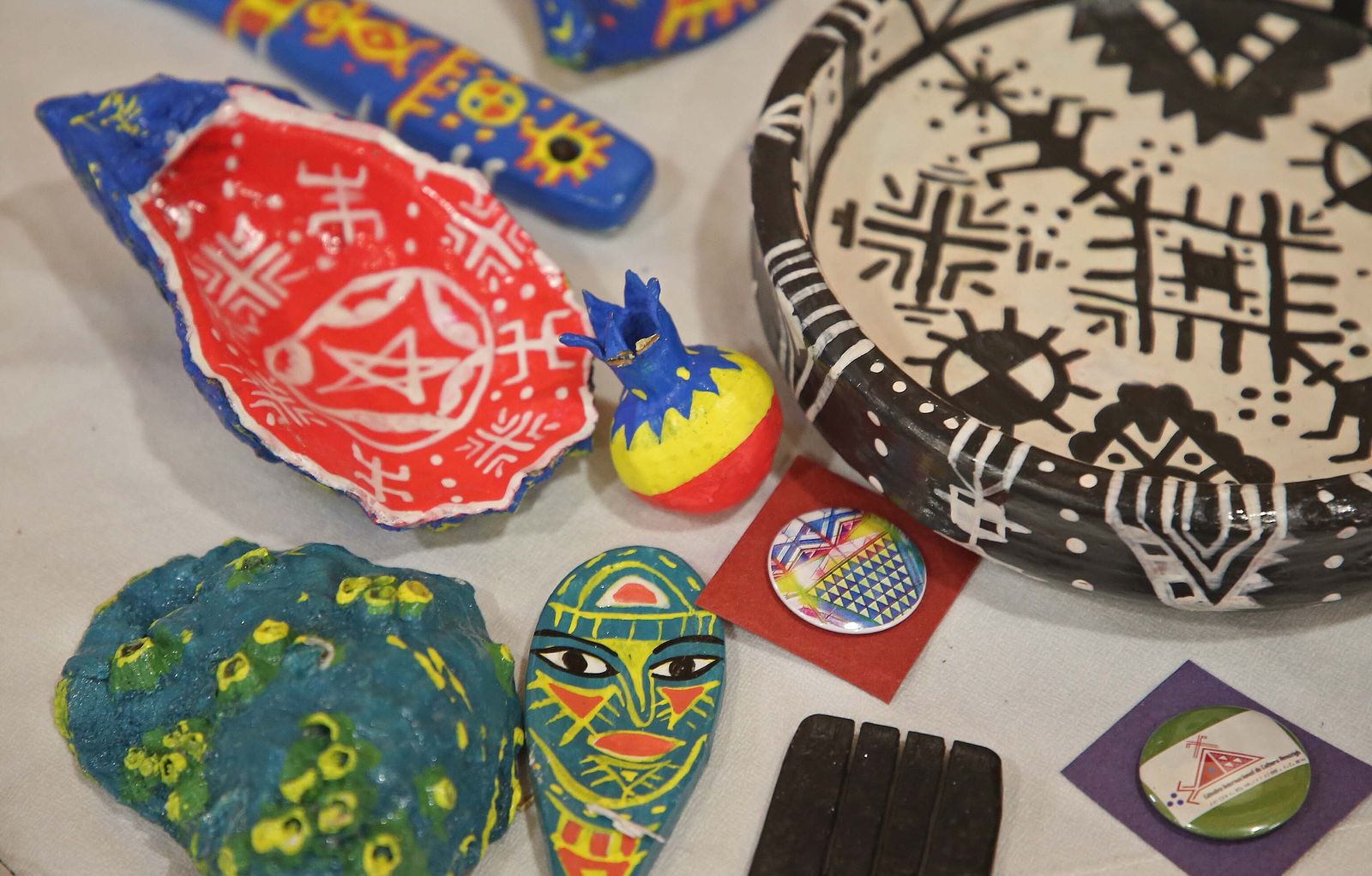 Fotos de la exposición de Zahira Tigtate en Algeciras