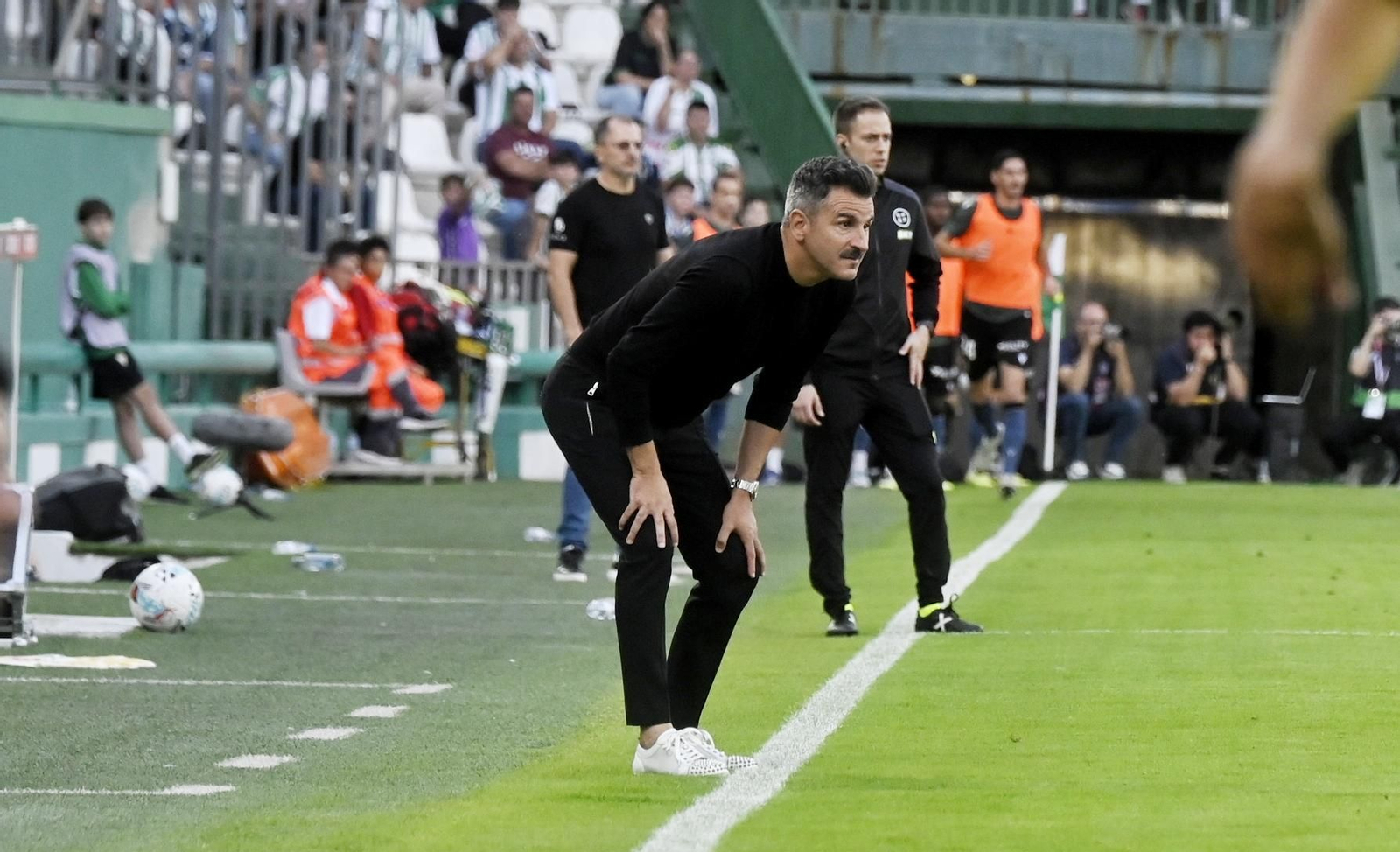 Iván Ania, durante un lance del partido en El Arcángel.