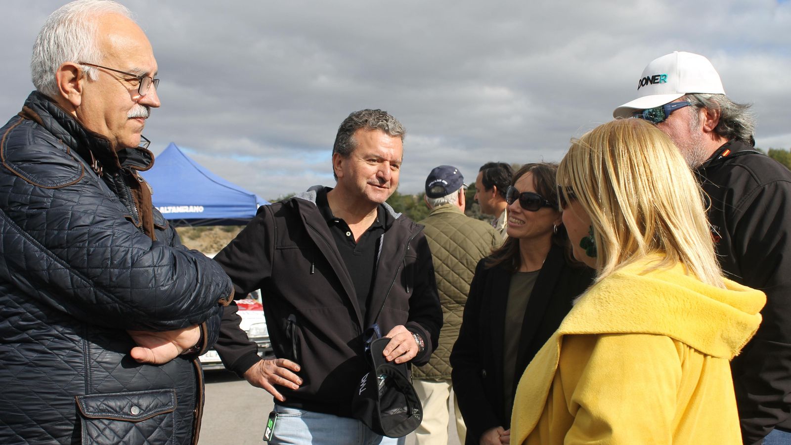 Manuel Alonso, presidente de la FAA; Javier Galán, presidente del Automóvil Club; y la alcaldesa Mamen Sánchez.