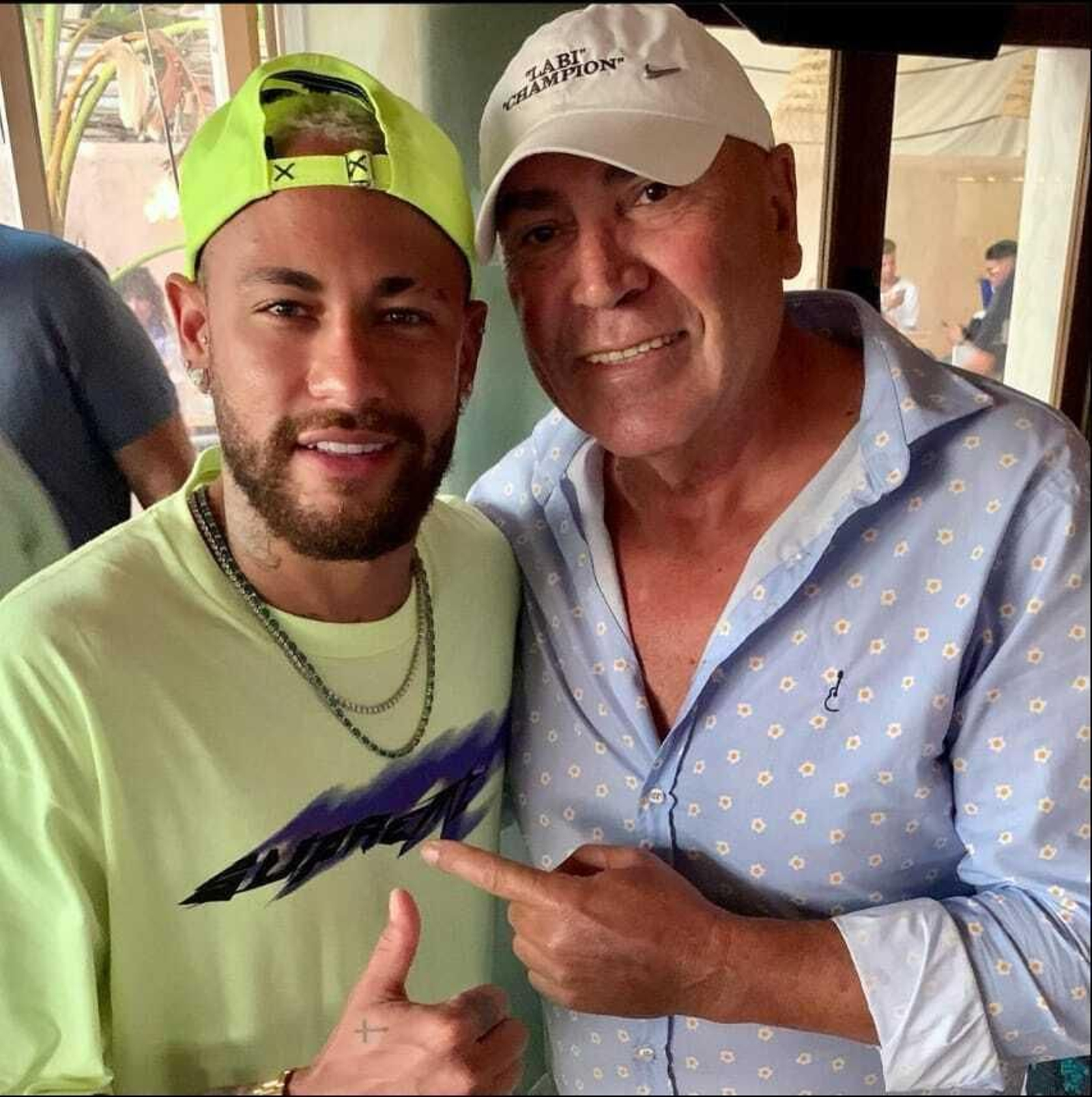 El huercalense junto a Neymar.