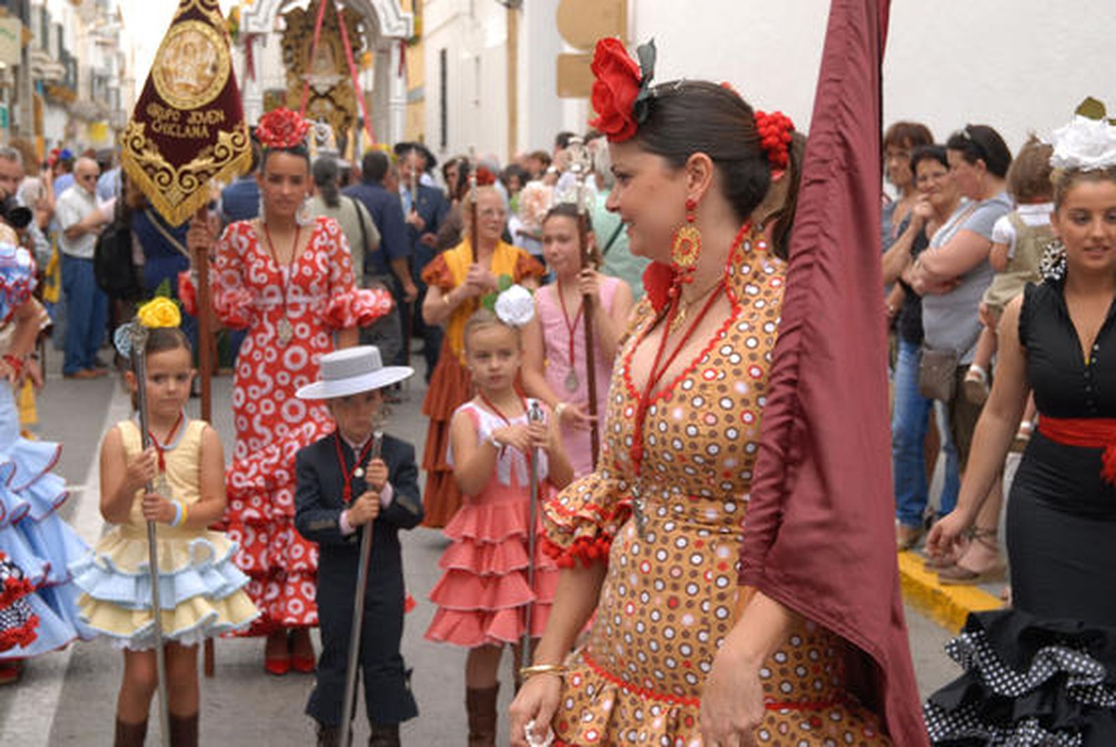 Los rocieros chiclaneros fueron los primeros en salir. /Paco Periñán