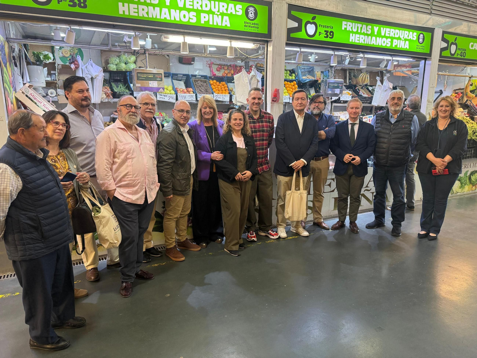 Periodistas gastronómicos este martes en el Mercado del Carmen.