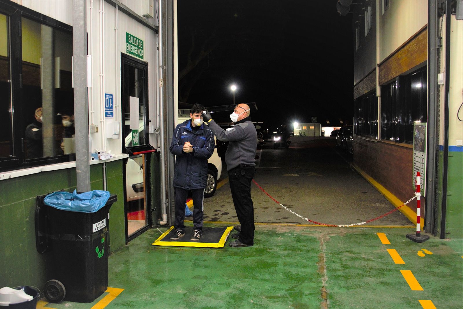 Koppert mantiene la actividad en su biofábrica de Águilas.