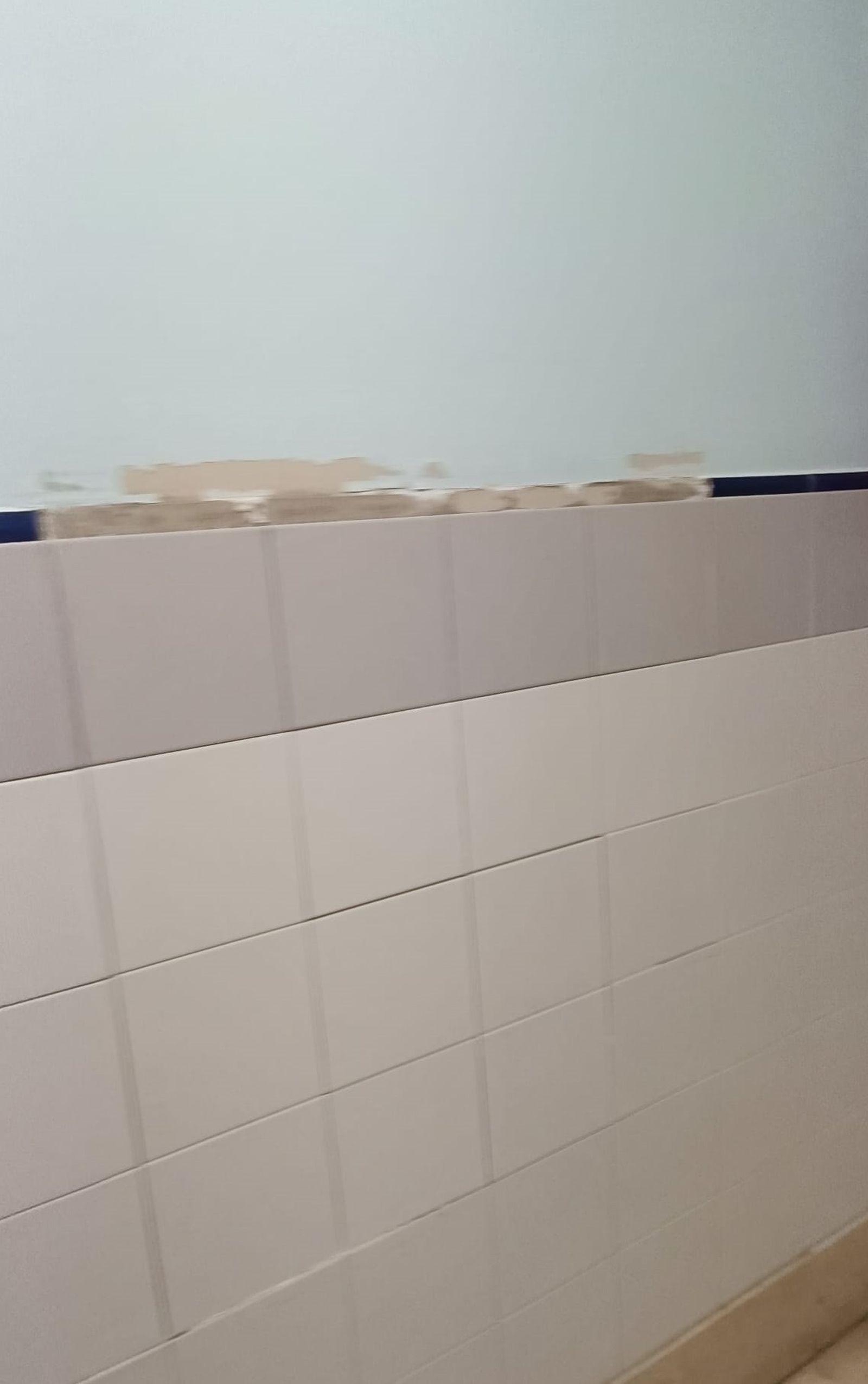 Las imágenes de los desperfectos y roturas denunciados en Urgencias de Huelva