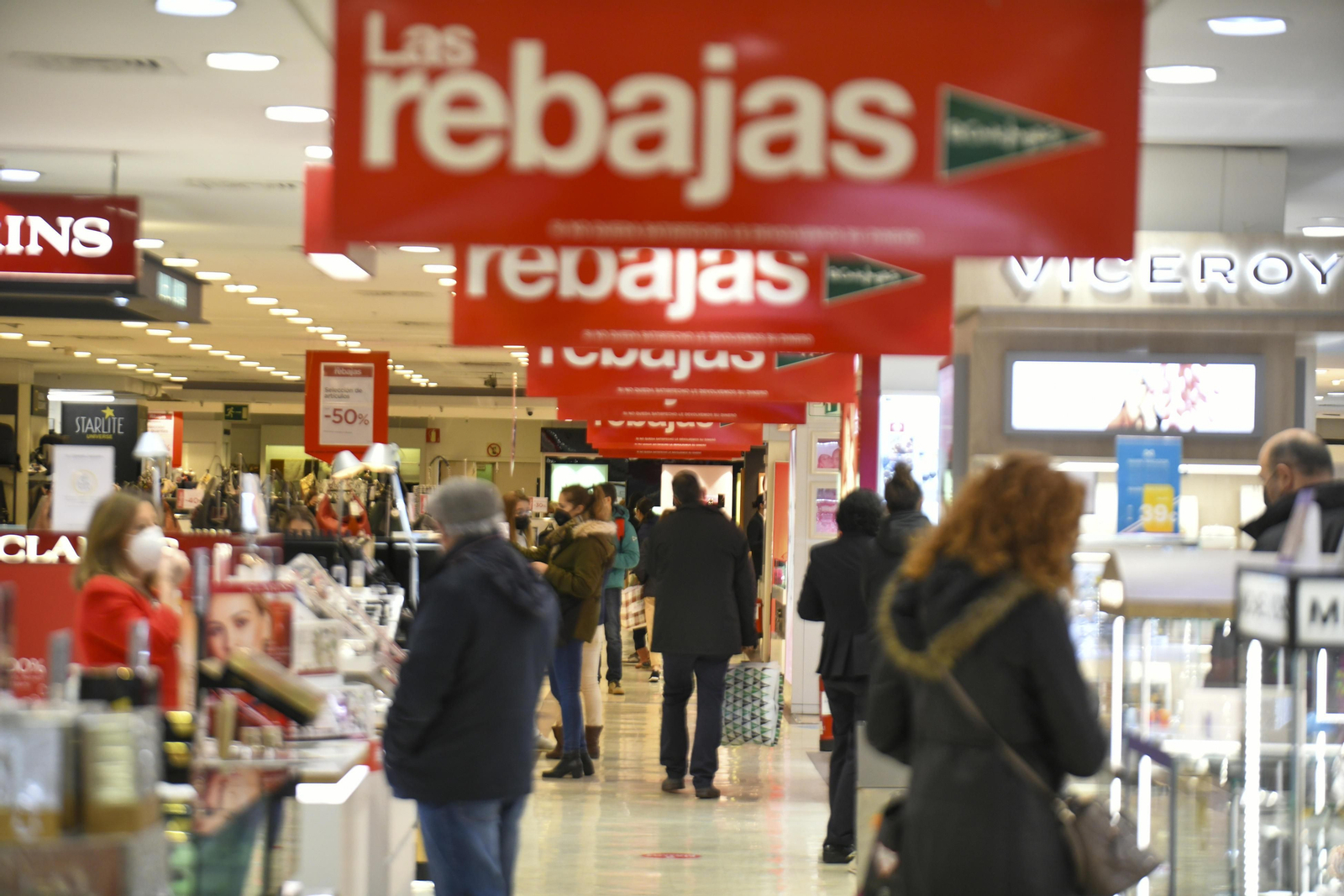 Fotos: el inicio de las rebajas en el Corte Inglés de Granada
