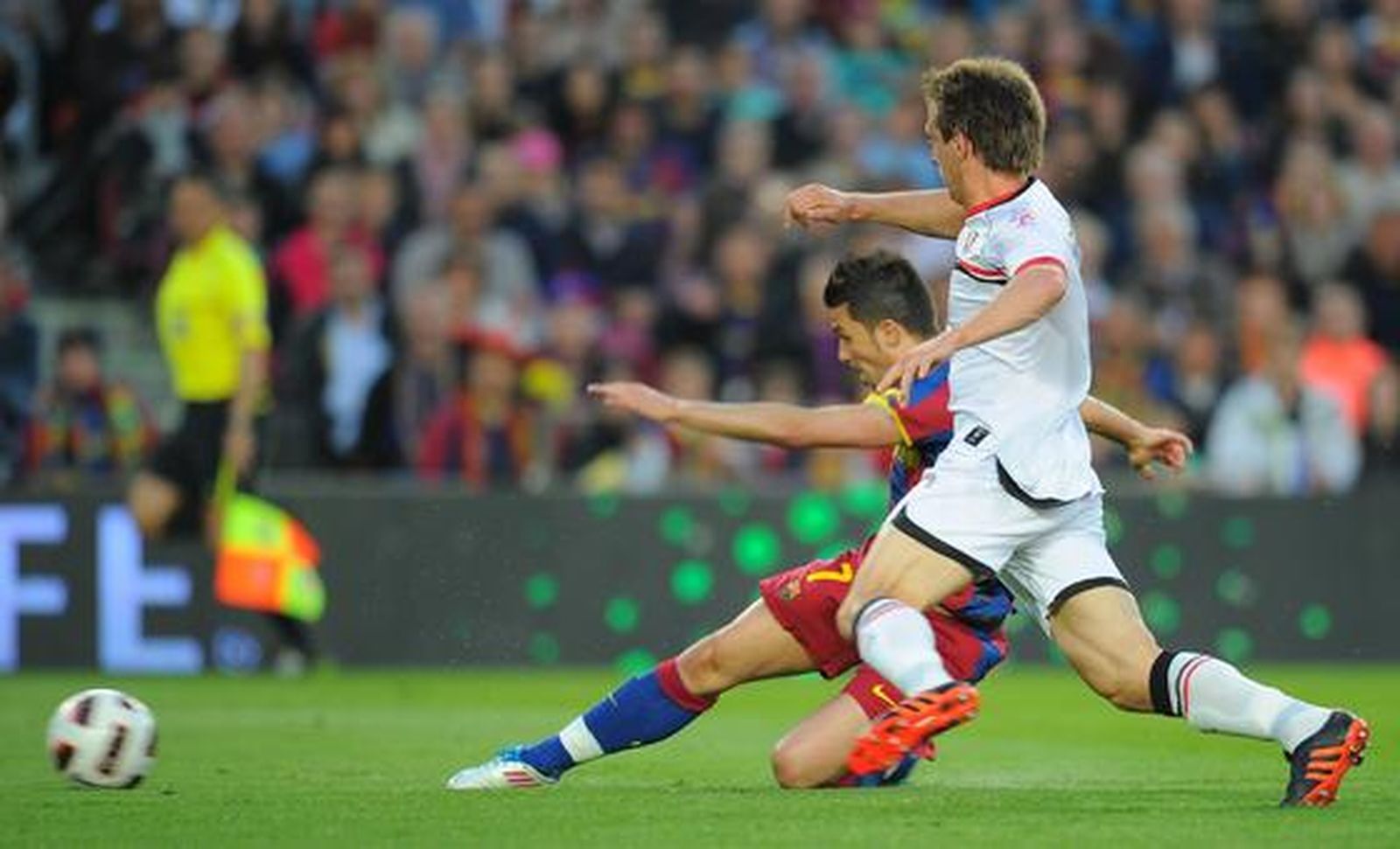 El Barcelona gana con facilidad a Osasuna (0-2) en el Camp Nou. / AFP