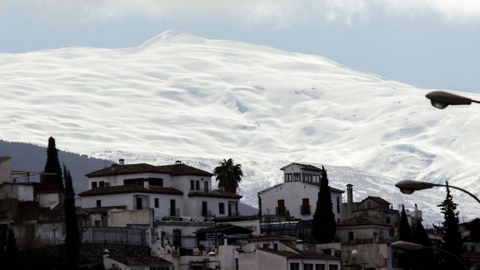 Sierra Nevada cuenta con picos de más de 3000 metros de altura