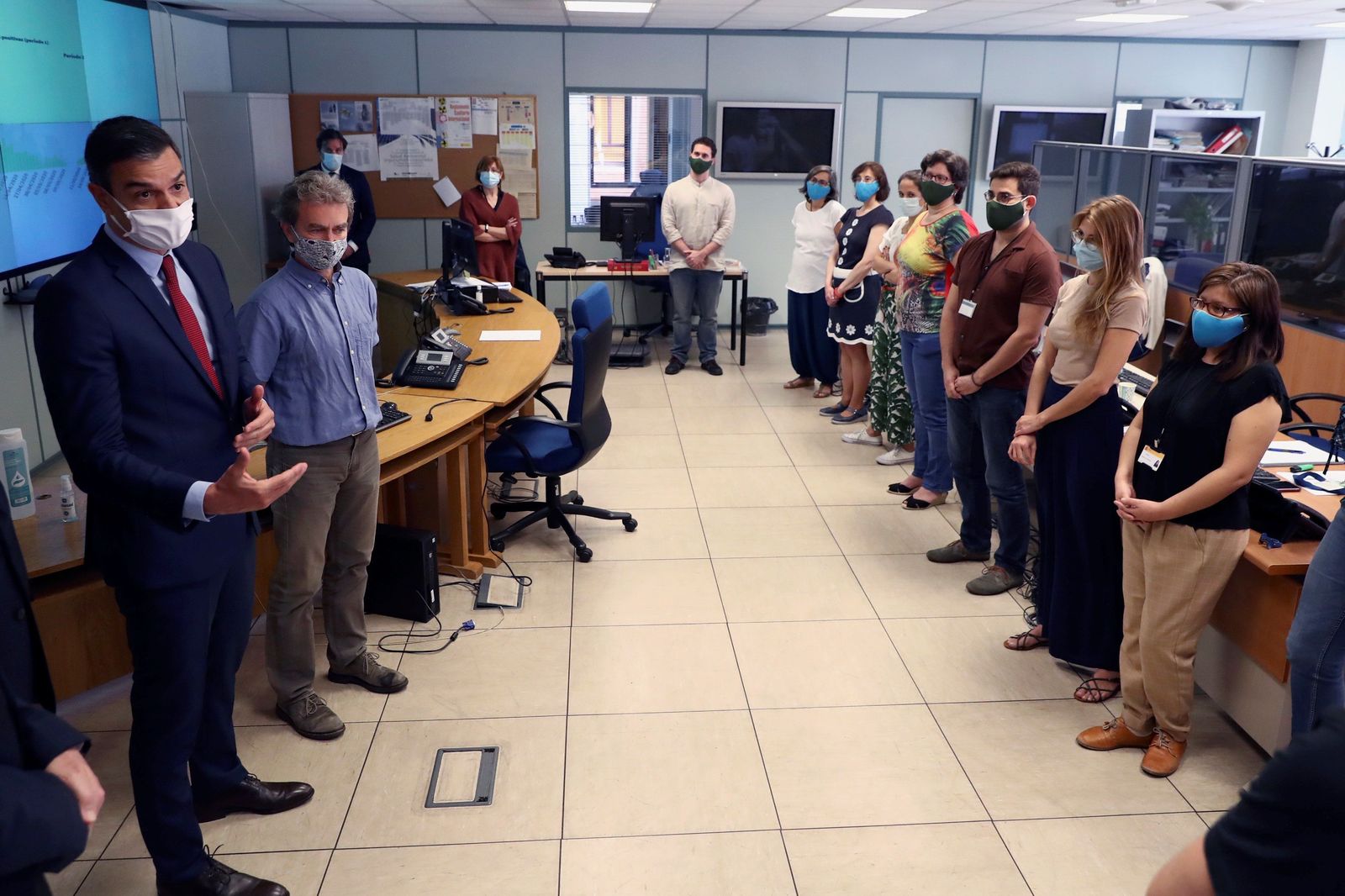 Sánchez visita el Centro de Coordinación de Emergencias y Alertas Sanitarias.