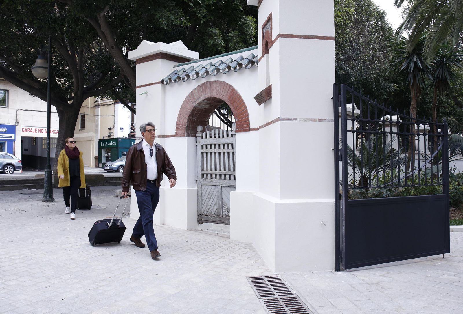 Los primeros turistas dan vida al hotel Miramar