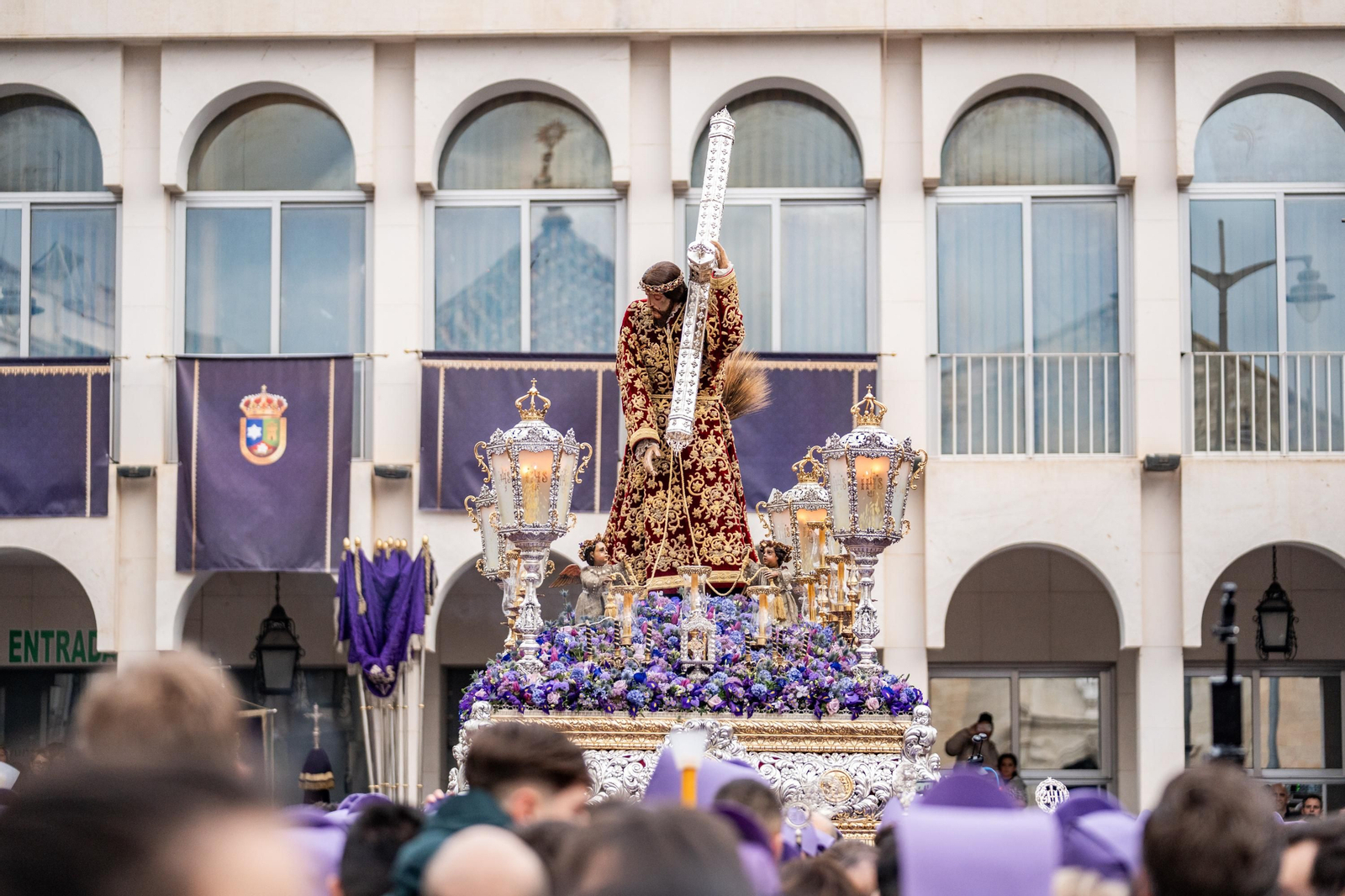Viernes Santo en Lucena: las imágenes de la procesión de Nuestro Padre Jesús Nazareno