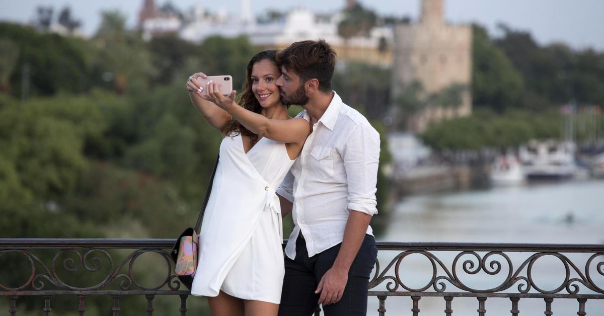‘photocall’ en el puente de triana