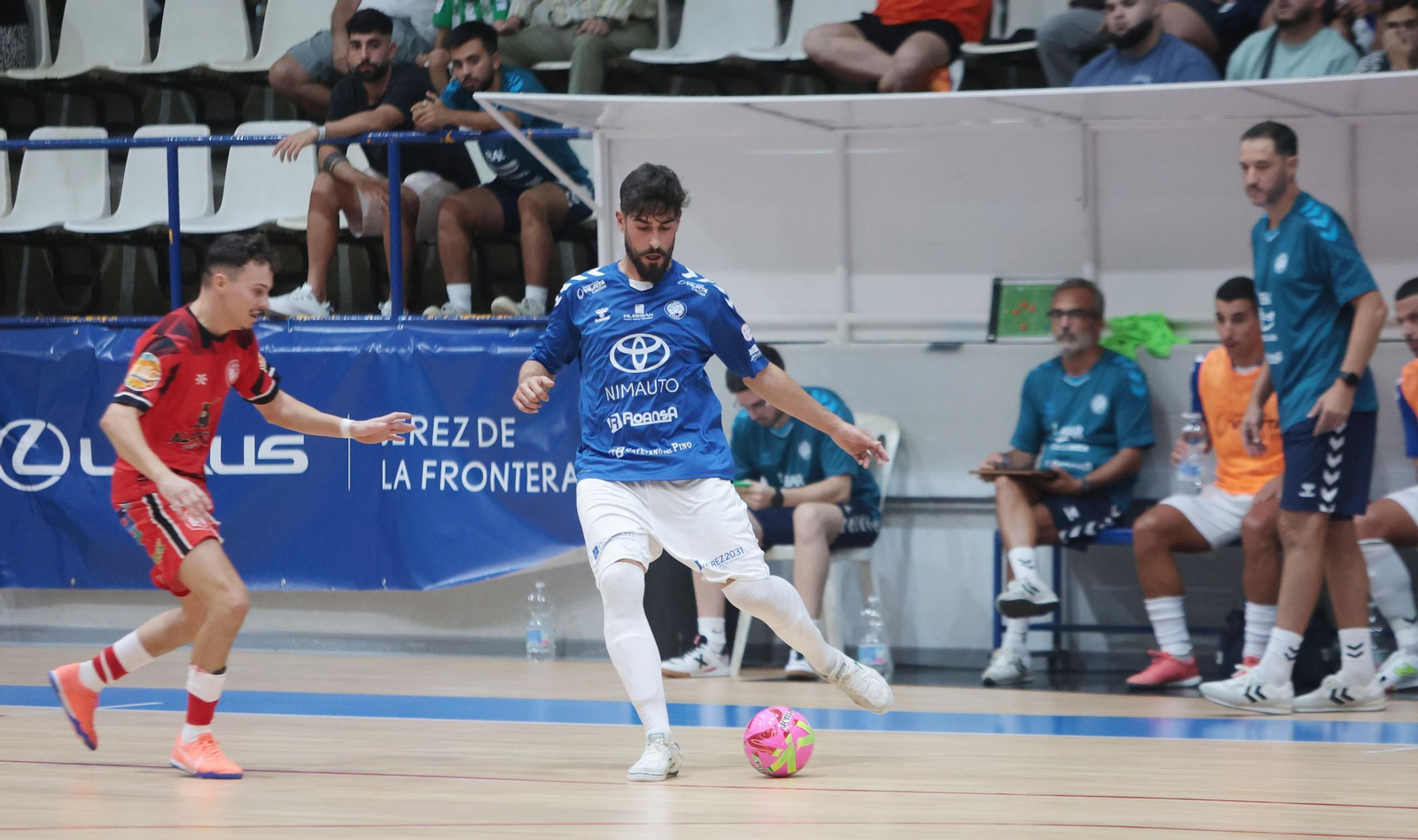 Imágenes del encuentro Xerez Toyota-Alchoyano en el Polideportivo Ruiz-Mateos de Jerez