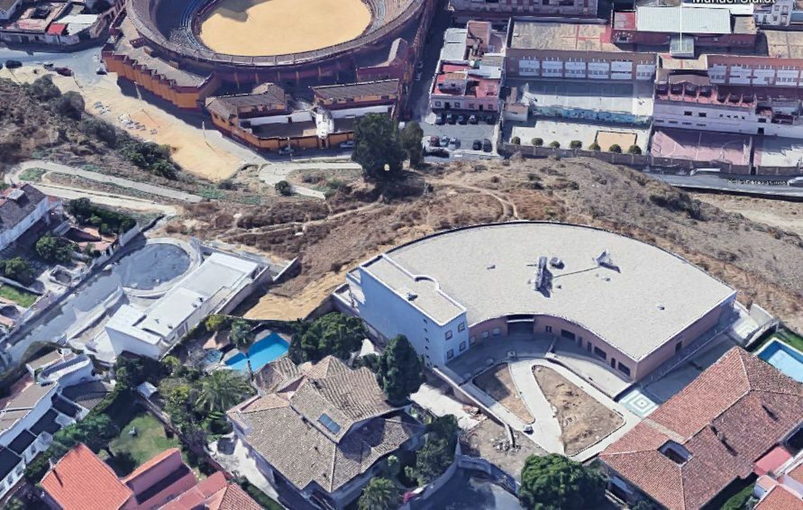 Vista aérea del edificio de la guardería, en el número 12 de la calle Pintor Gómez del Conquero.