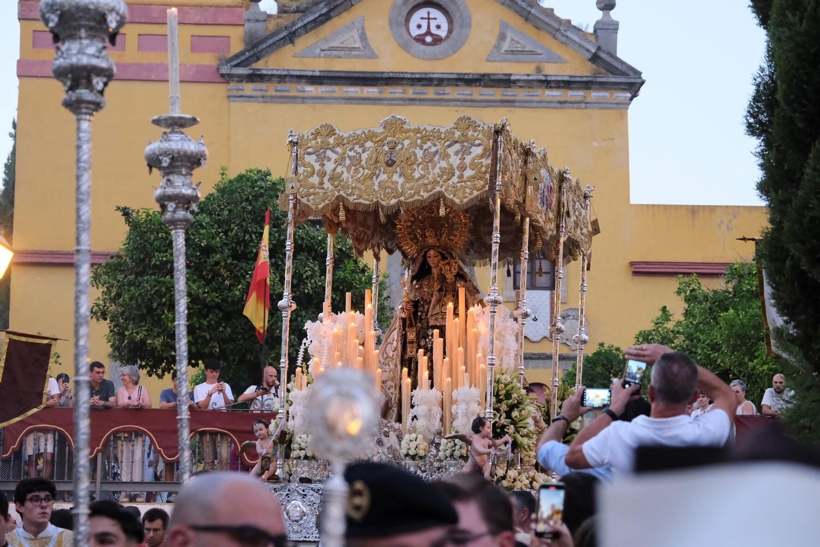 La procesión de la Virgen del Carmen de San Cayetano de Córdoba, en imágenes