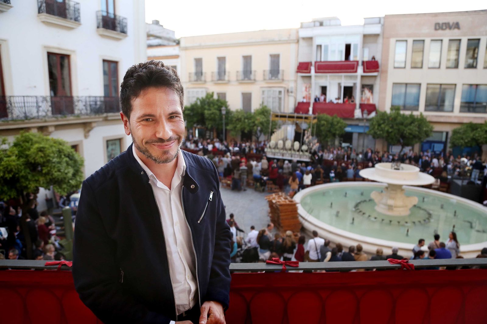 El cantante jerezano David DeMaría posa en uno de los balcones del Diario el pasado Miércoles Santo.