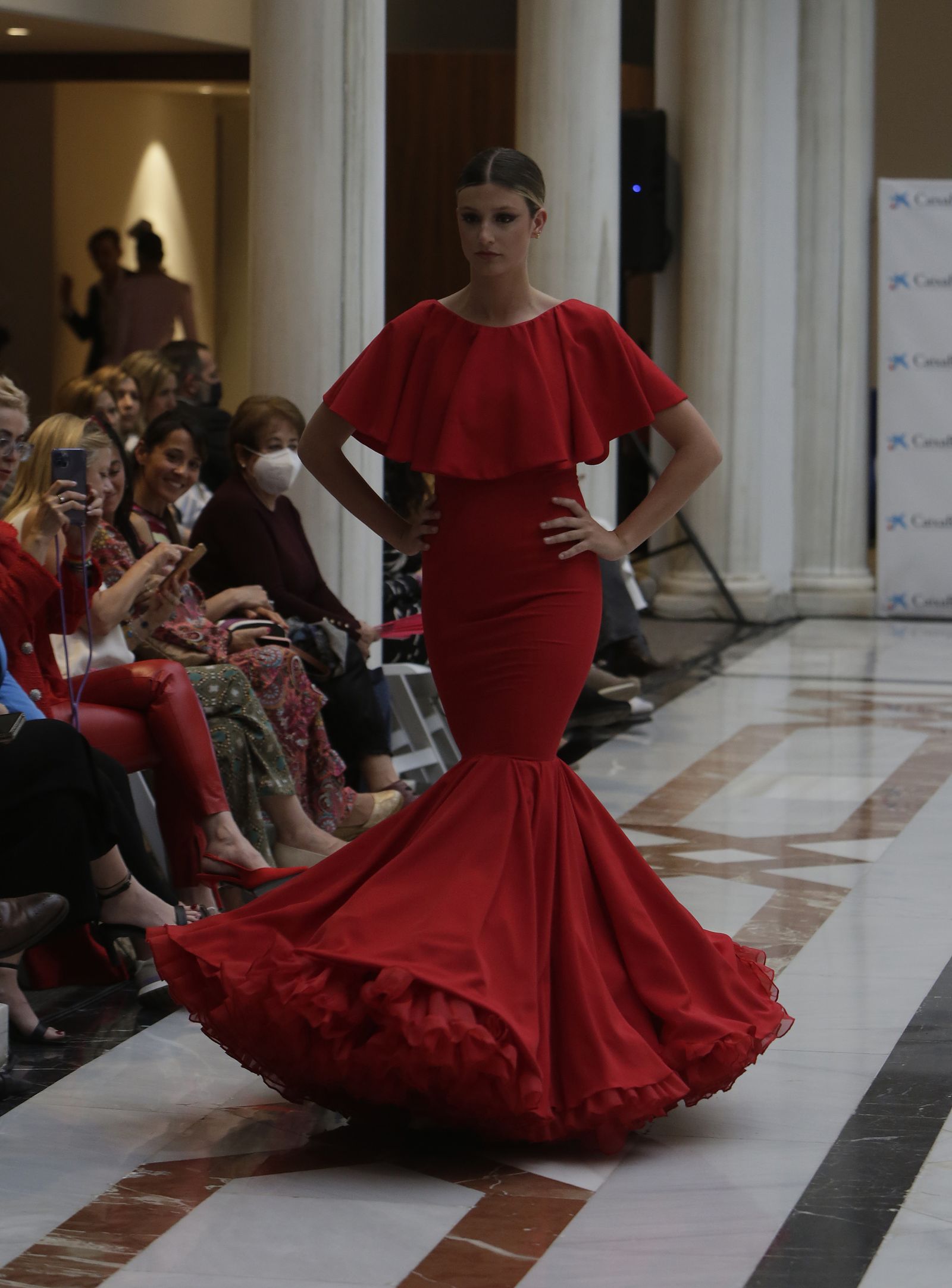 Desfile moda flamenca en las vísperas de la Feria de Abril CaixaBank