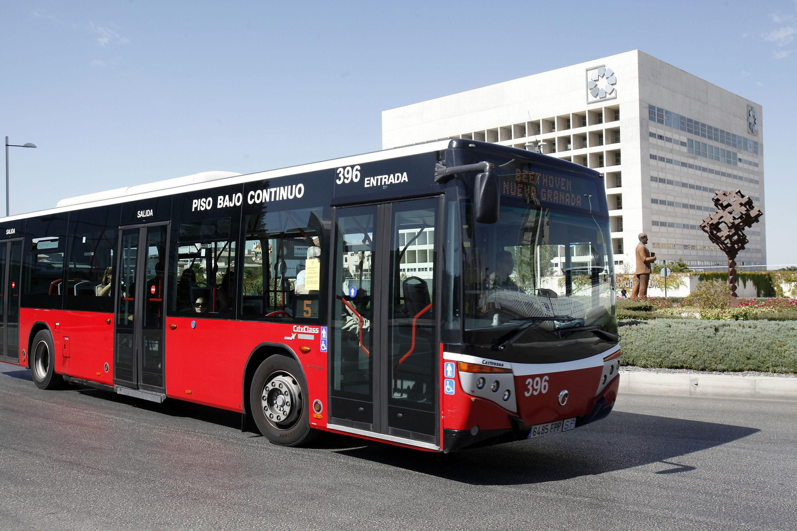 Granada mantiene la gestión indirecta del transporte urbano y elabora ya los pliegos para la nueva concesión