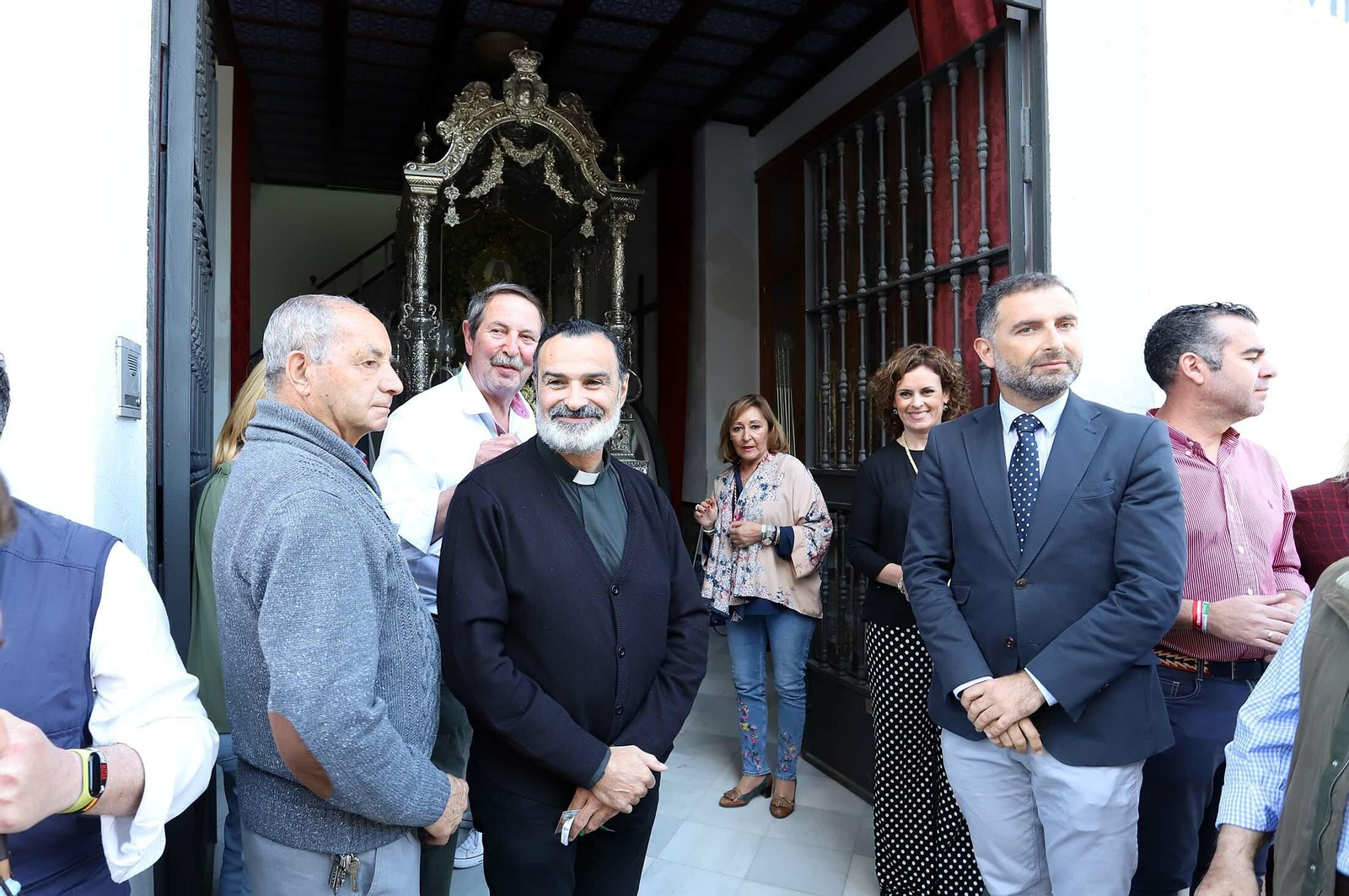 Imágenes de los presos de la cárcel de Huelva en su camino hacia El Rocío