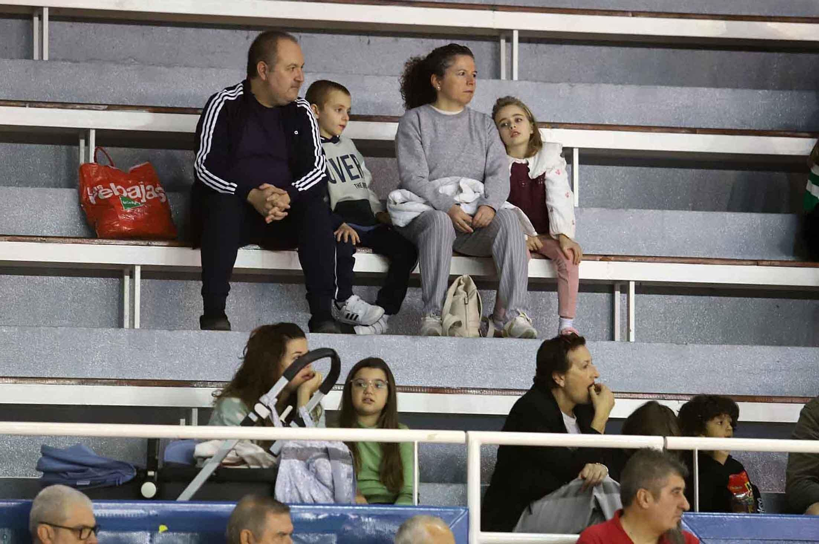 Gran ambiente en el partido de baloncesto Huelva Comercio-PMD Aljaraque