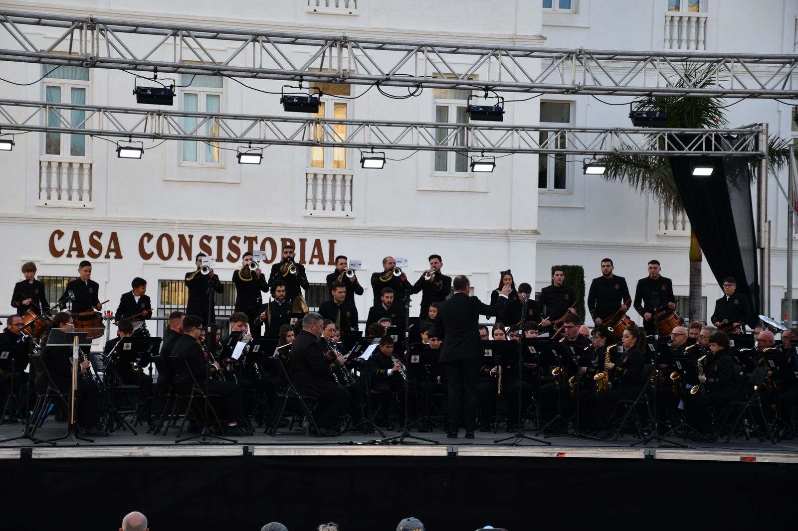 Un concierto de marchas procesionales llena Plaza de las Constituciones de San Roque