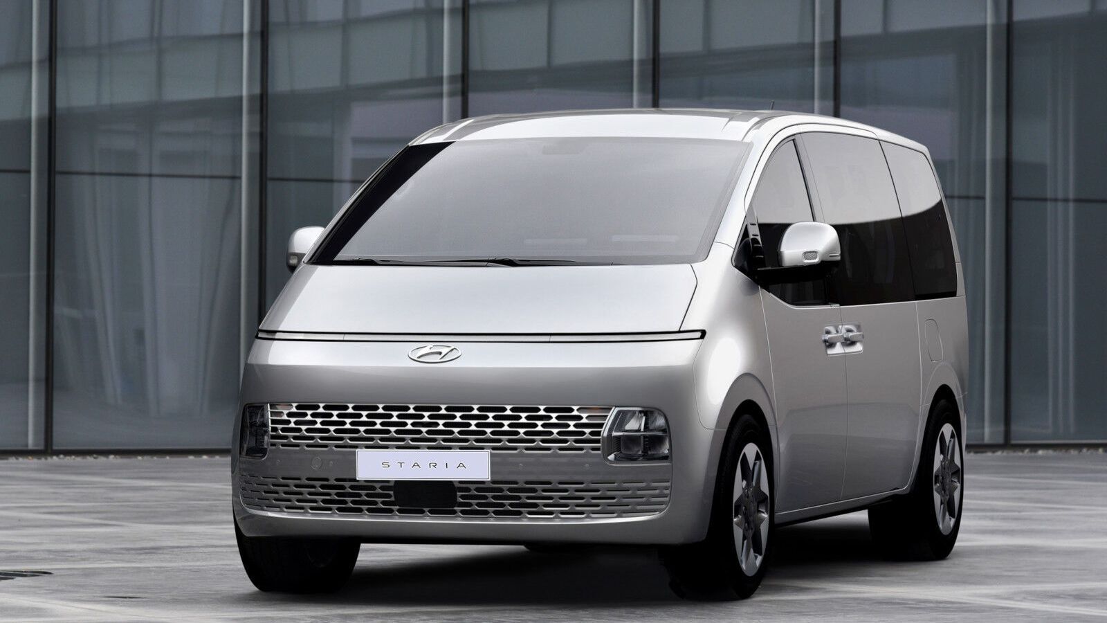 El nuevo Hyundai Staria es una interpretación de como podría ser un PBV, aunque con motor turbodiésel y tracción total: un sistema de propulsión muy distinto al que será habitual en estos coches de cara al futuro.