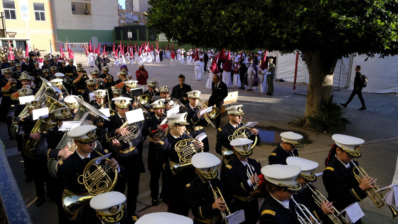 Coronación desaría al viento en su estación de Penitencia