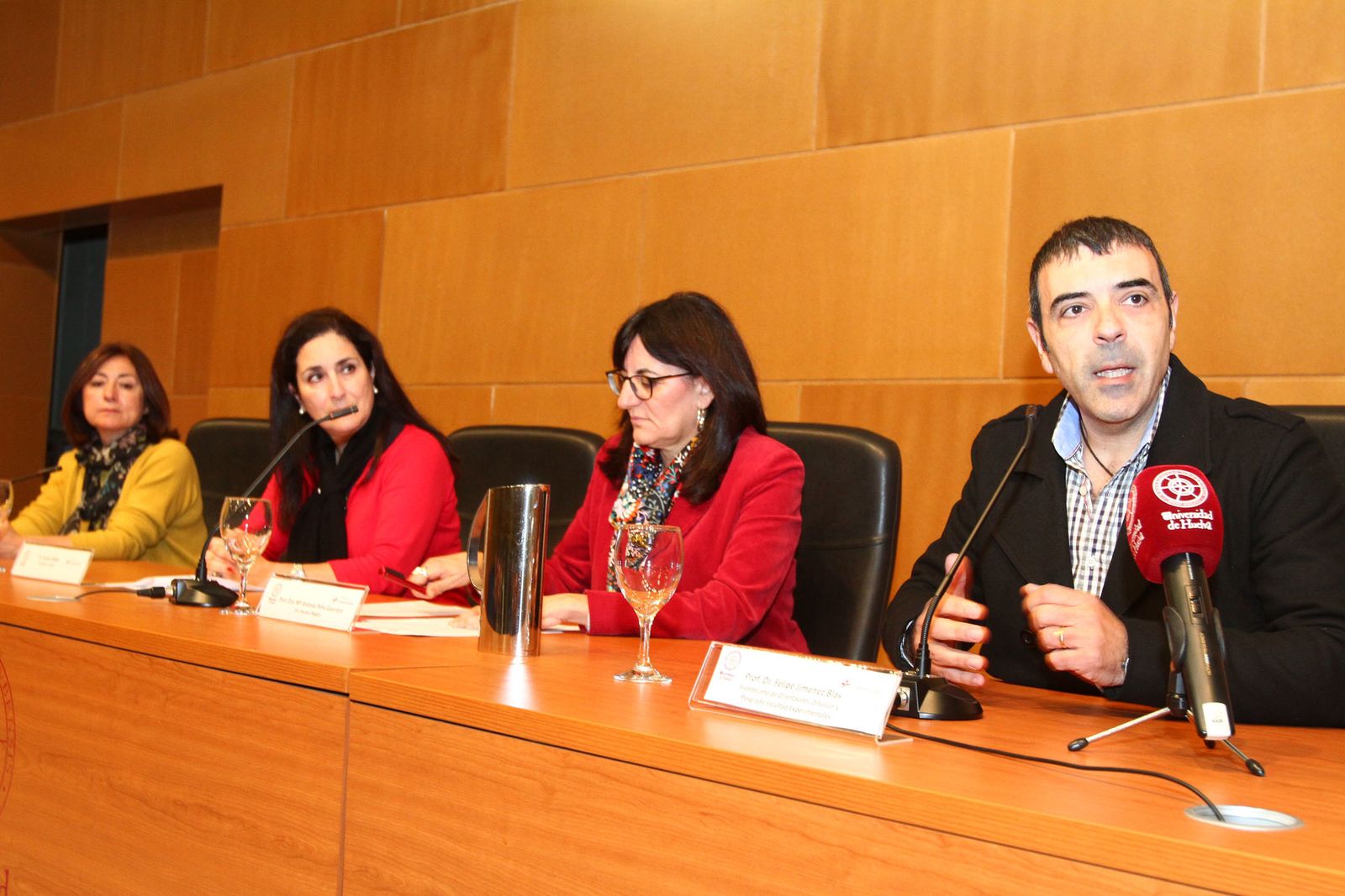 entrega los Premios 'Alumno 10c' de la cátedra Fundación Cepsa