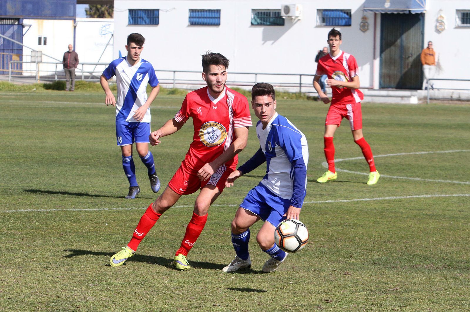 Lance del encuentro disputado entre el Atlético Onubense y La Palma en la Ciudad Deportiva albiazul.