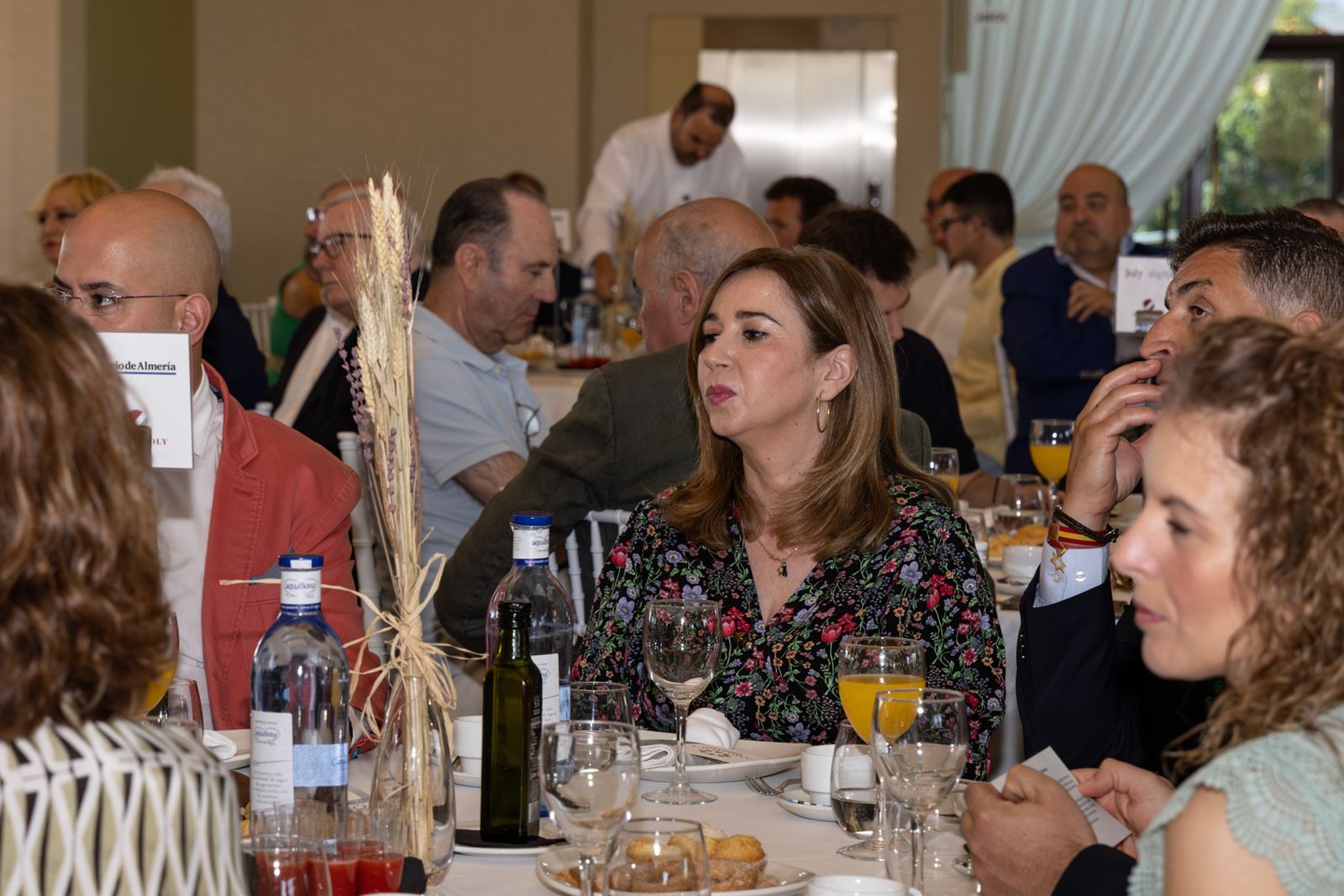 La sociedad jiennnese ha acompañado al Grupo Joly en su desayuno con la consejera.